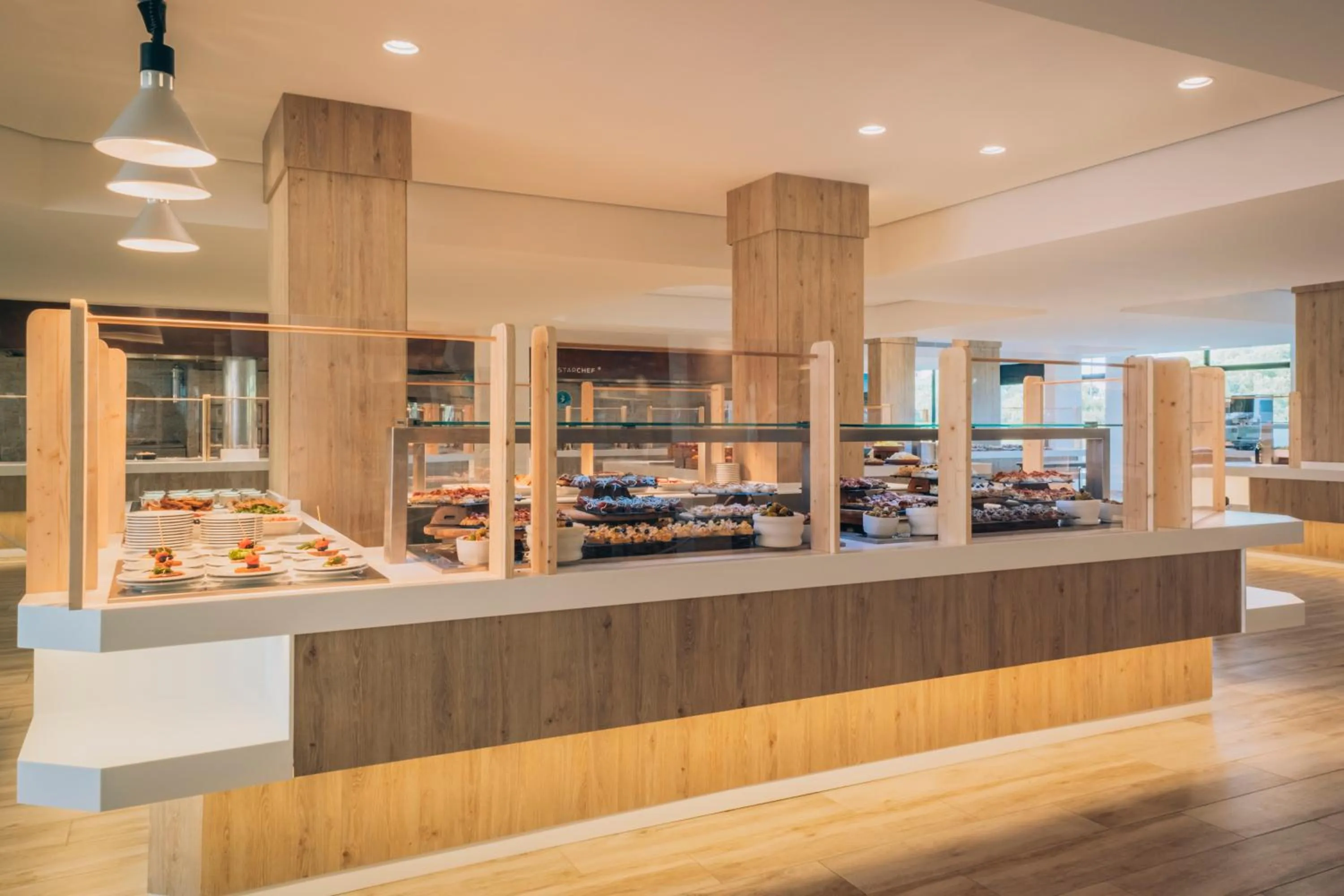 Restaurant/places to eat in Iberostar Waves Royal Andalus