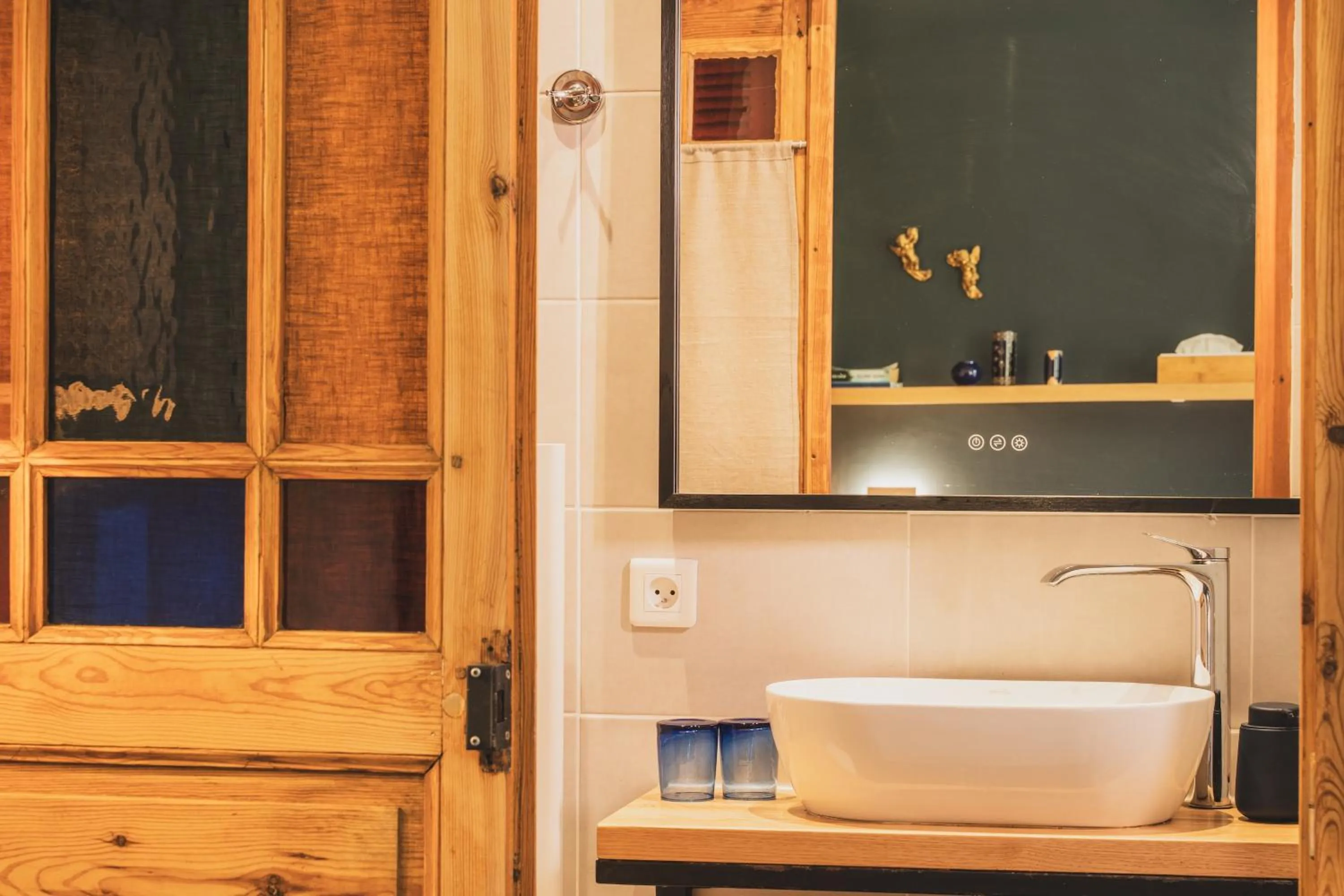 Bathroom in Les Jardins de Baracane