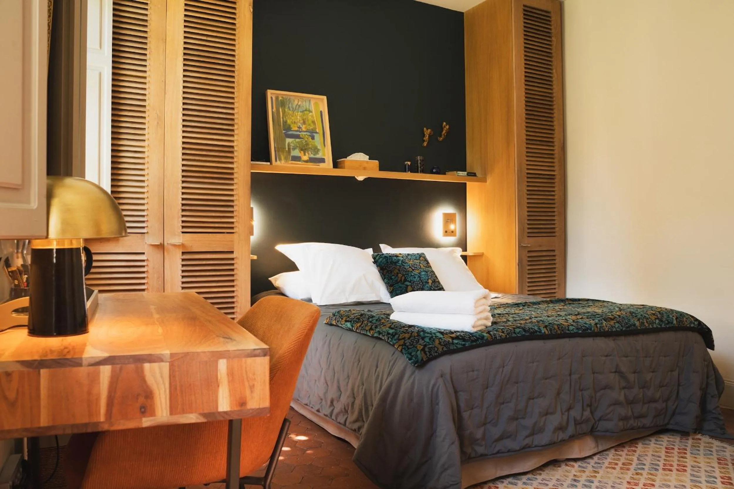 Photo of the whole room, Bed in Les Jardins de Baracane