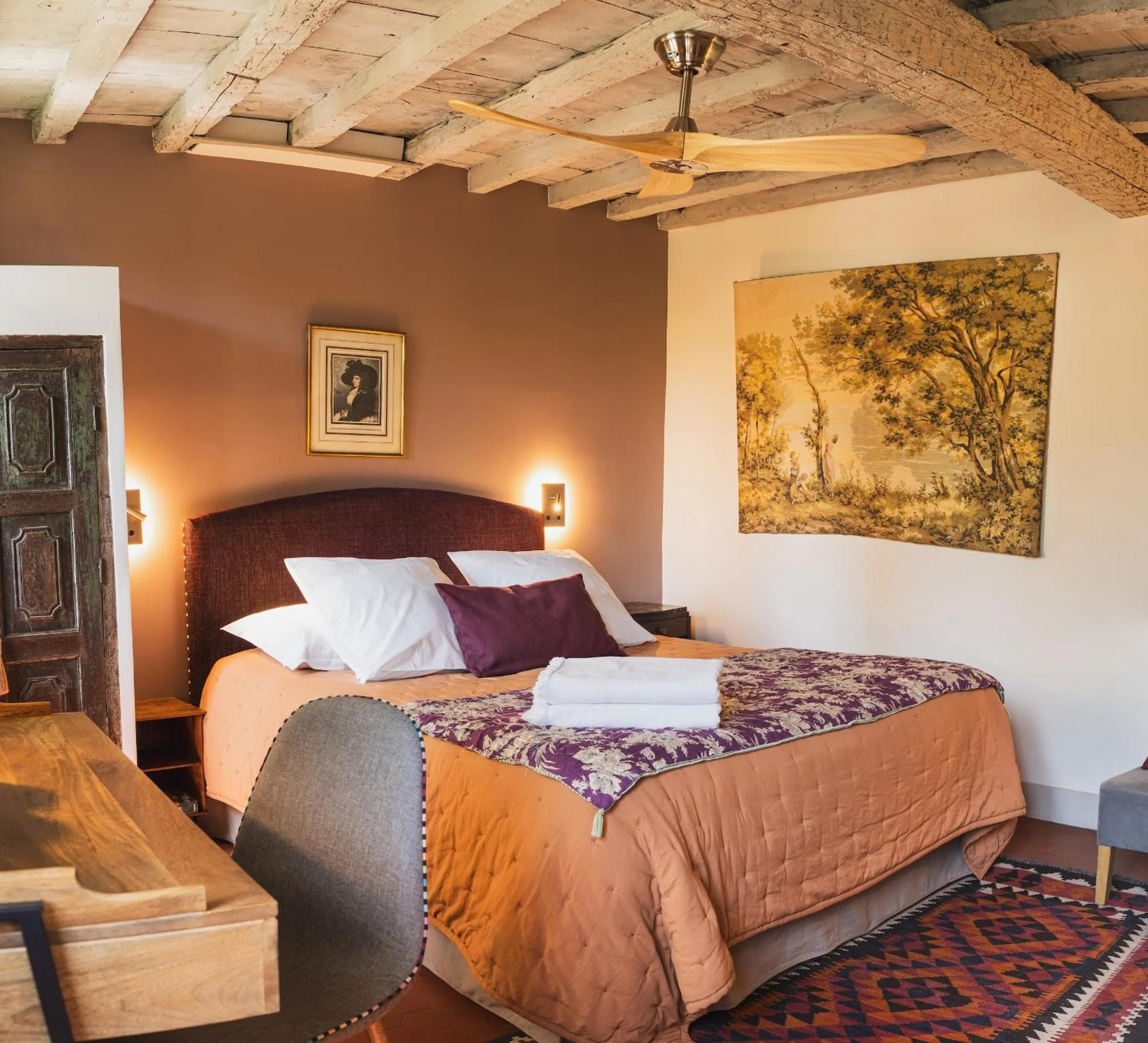 Property building, Bed in Les Jardins de Baracane