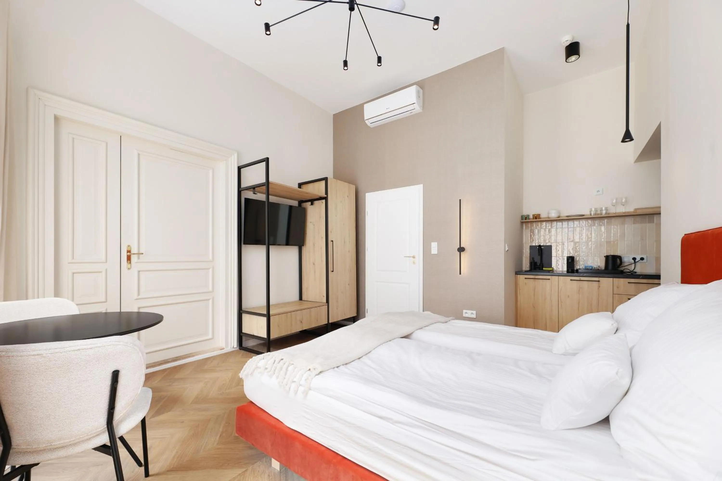 TV and multimedia, Bed in Hetman Main Square Apartments