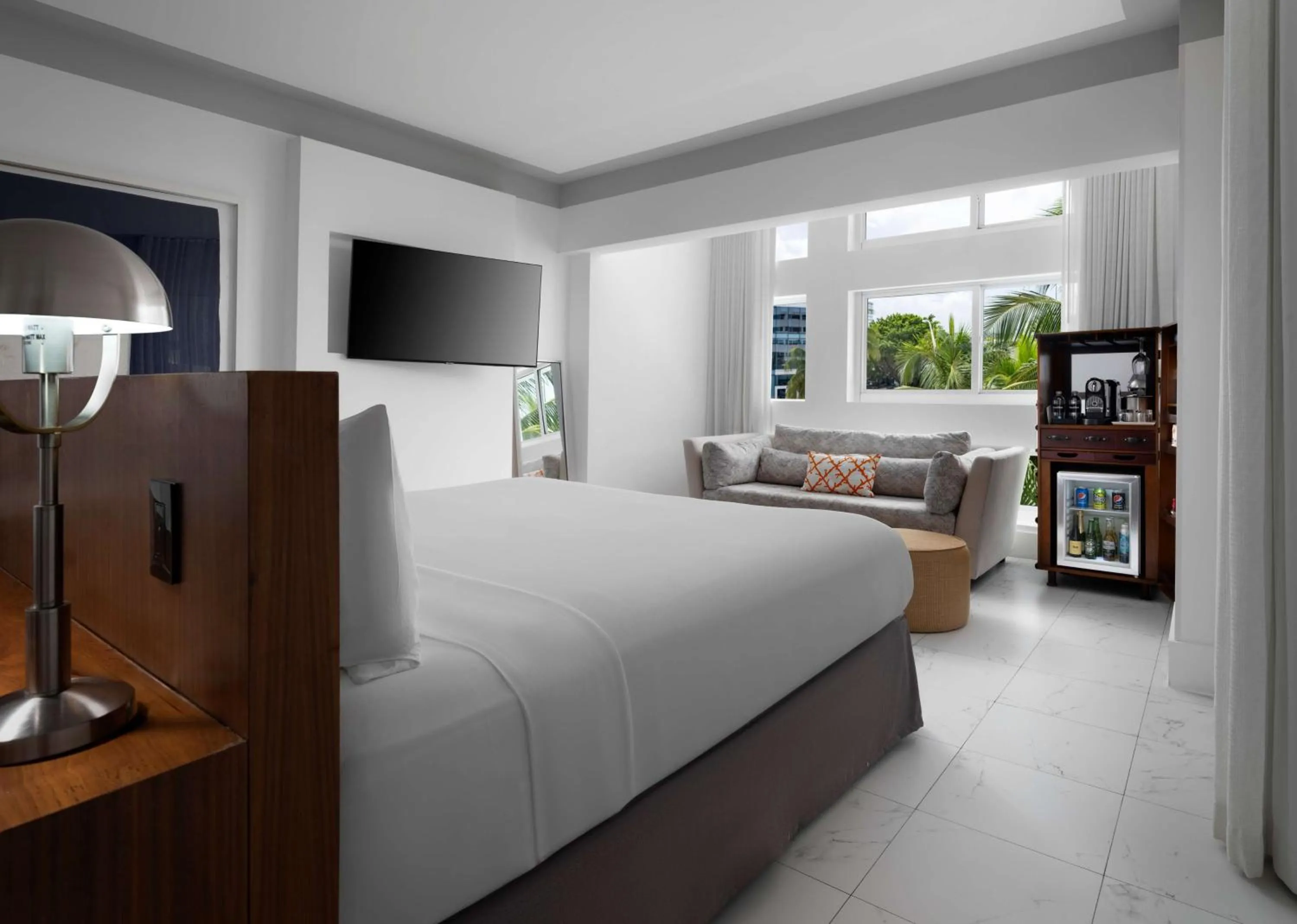 Bedroom, Bed in Nautilus Sonesta Miami Beach