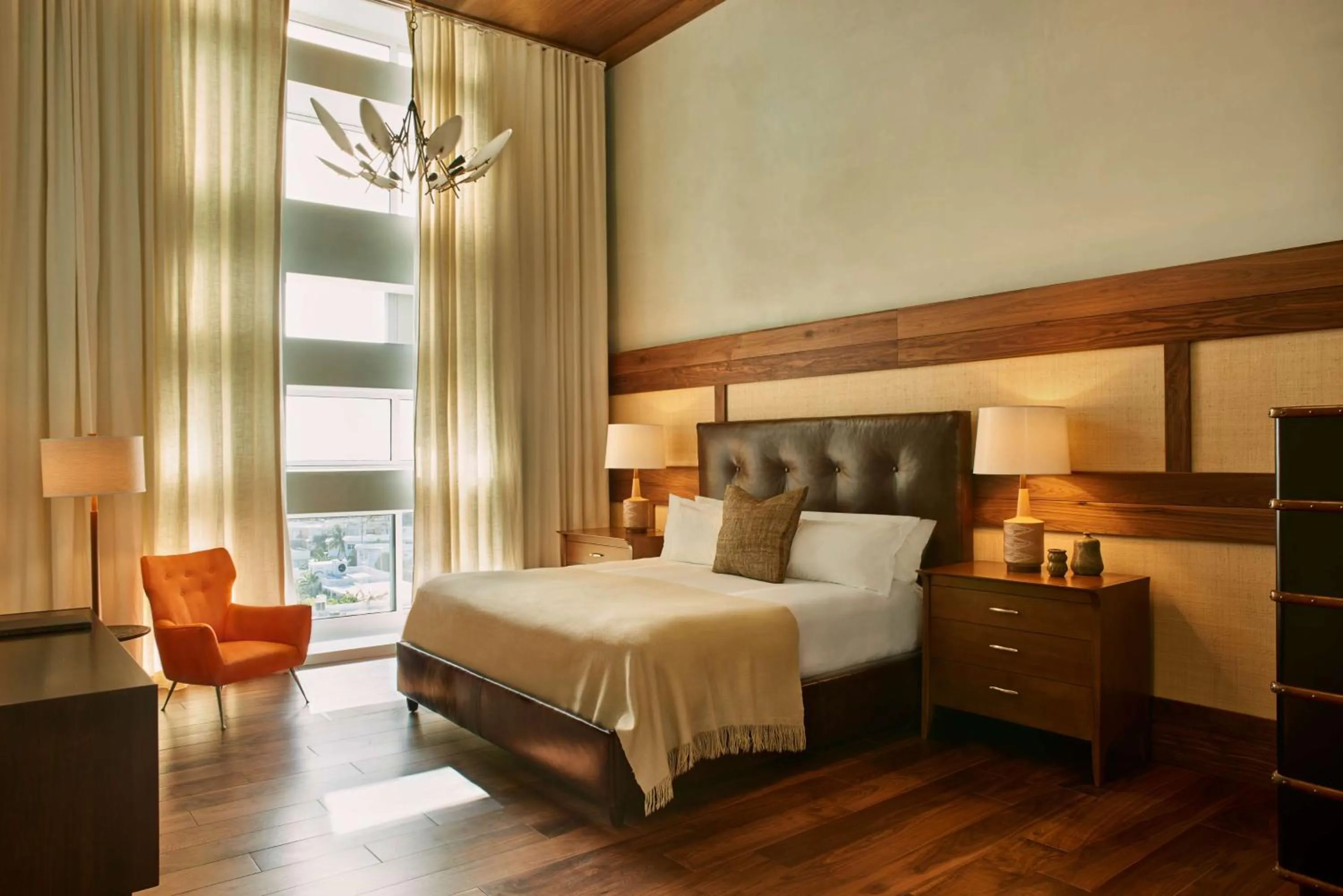 Bedroom, Bed in Nautilus Sonesta Miami Beach