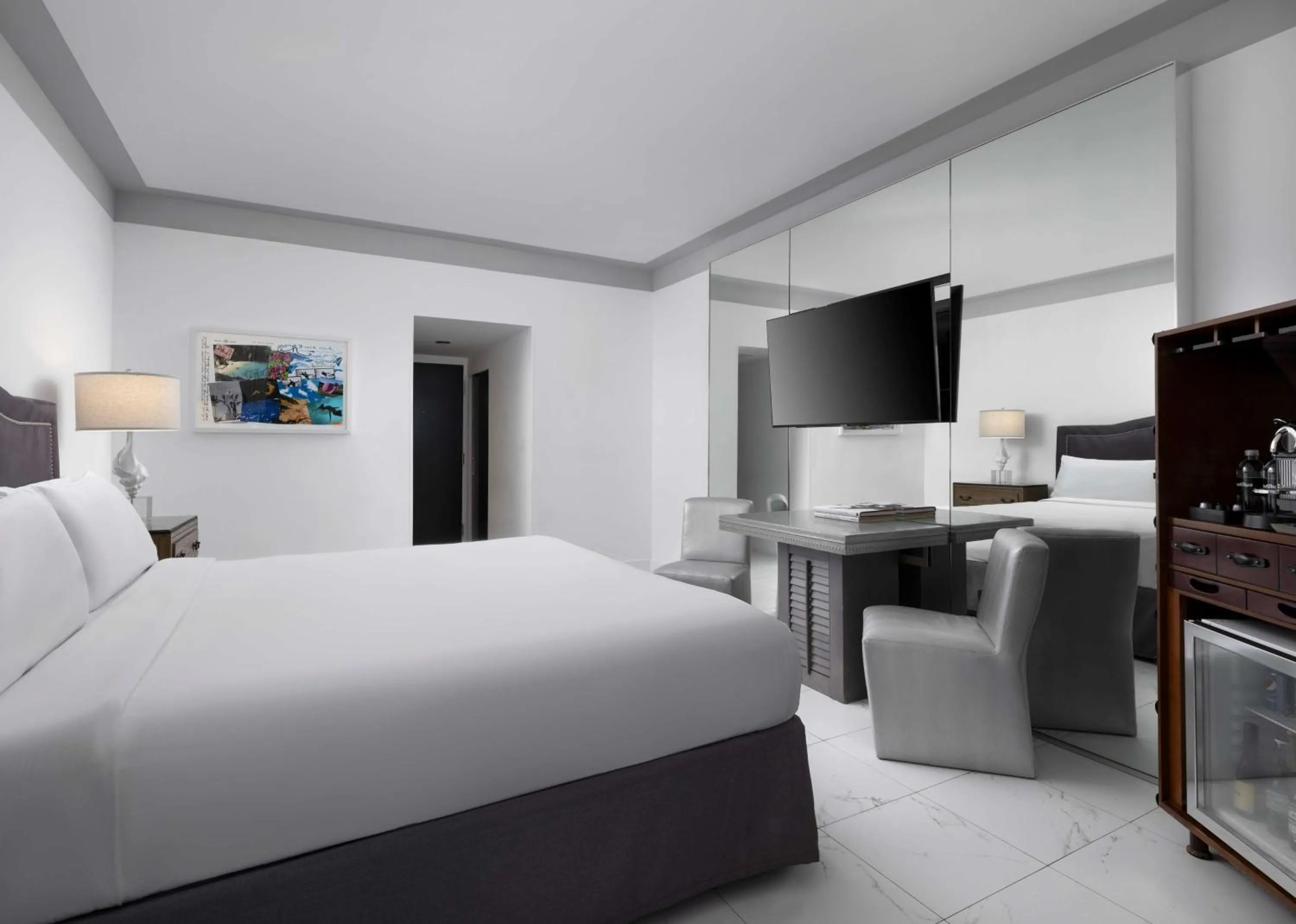 Bedroom, Bed in Nautilus Sonesta Miami Beach