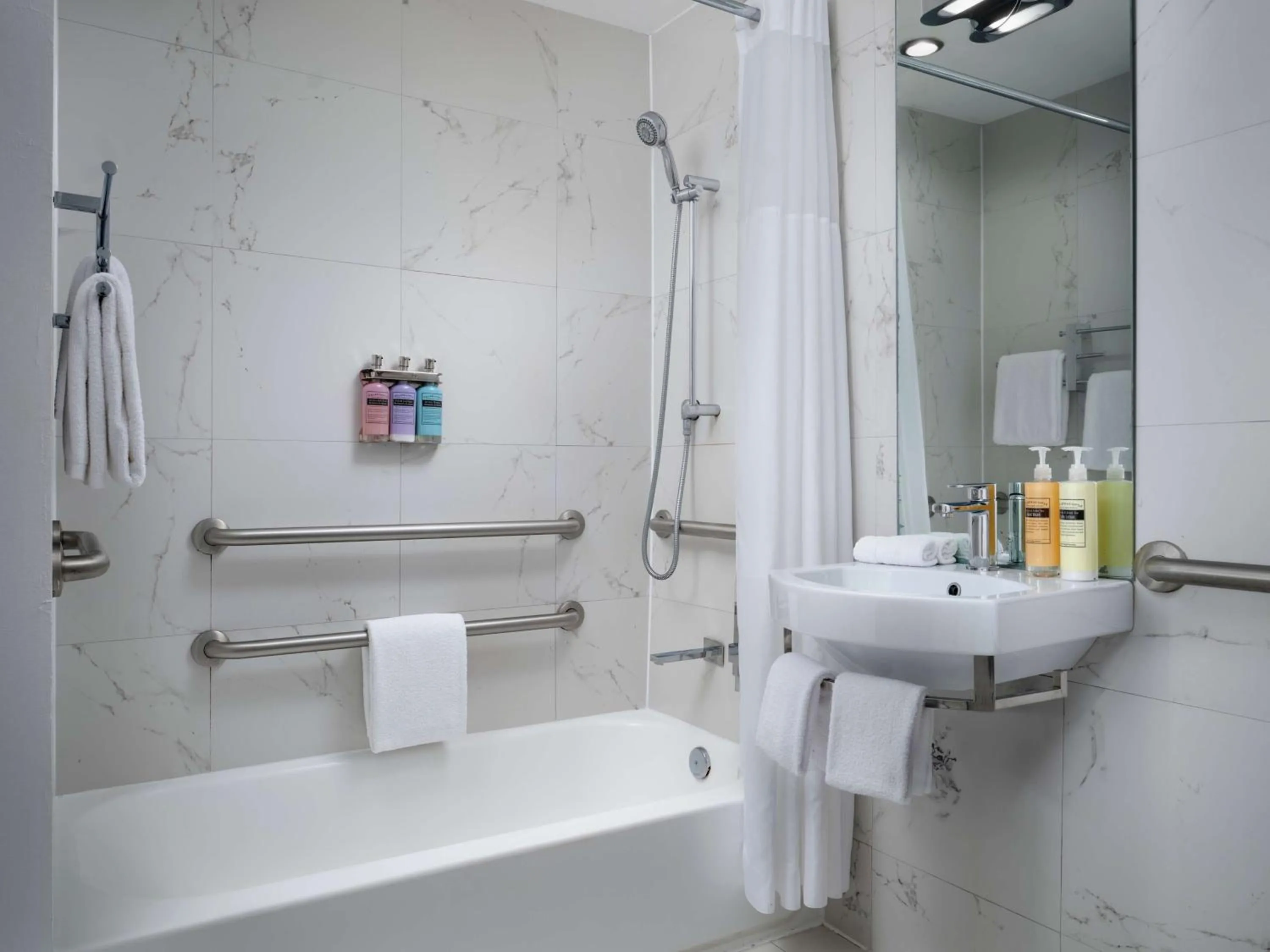 Bathroom in Nautilus Sonesta Miami Beach