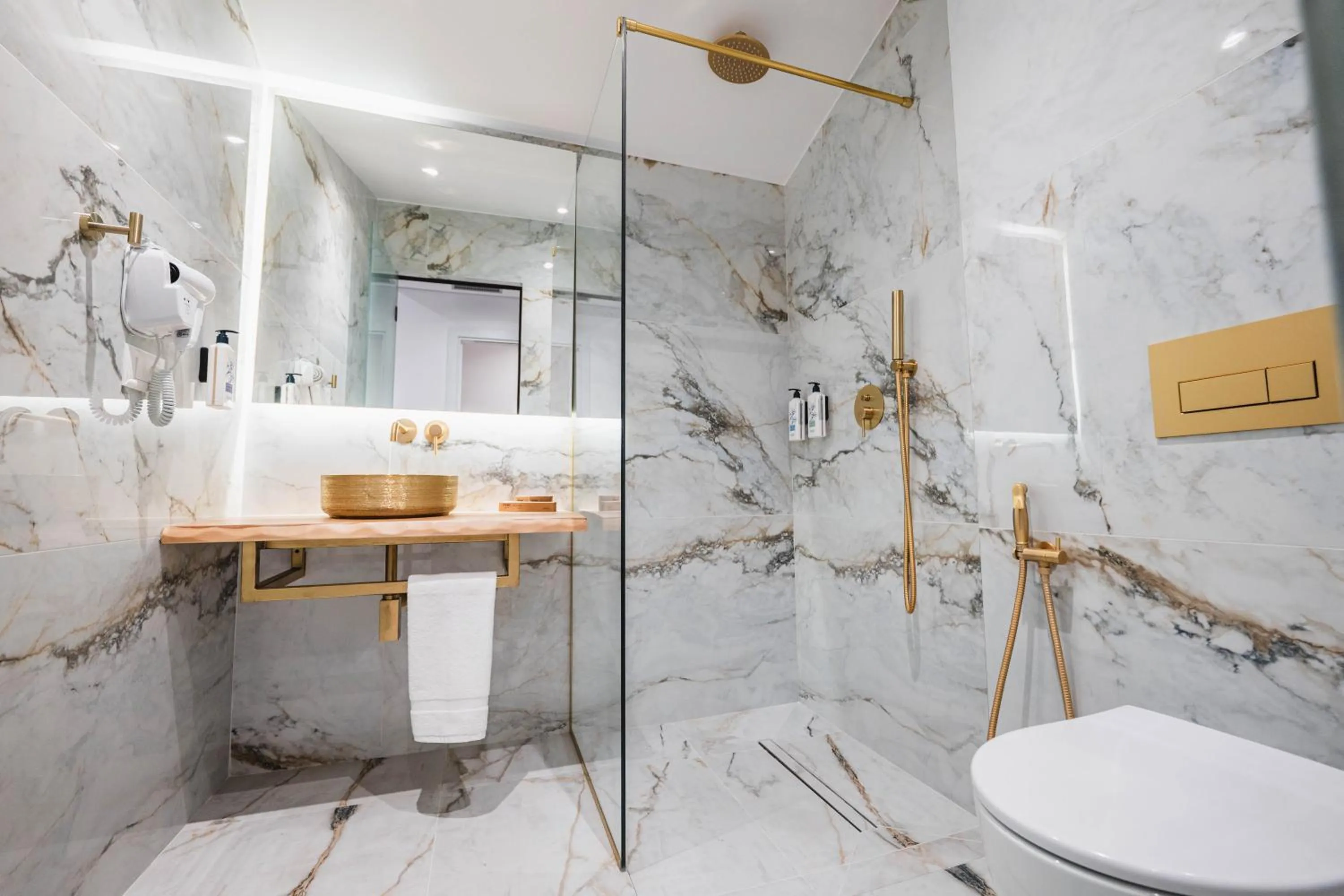 Shower in Mae Select Hotel