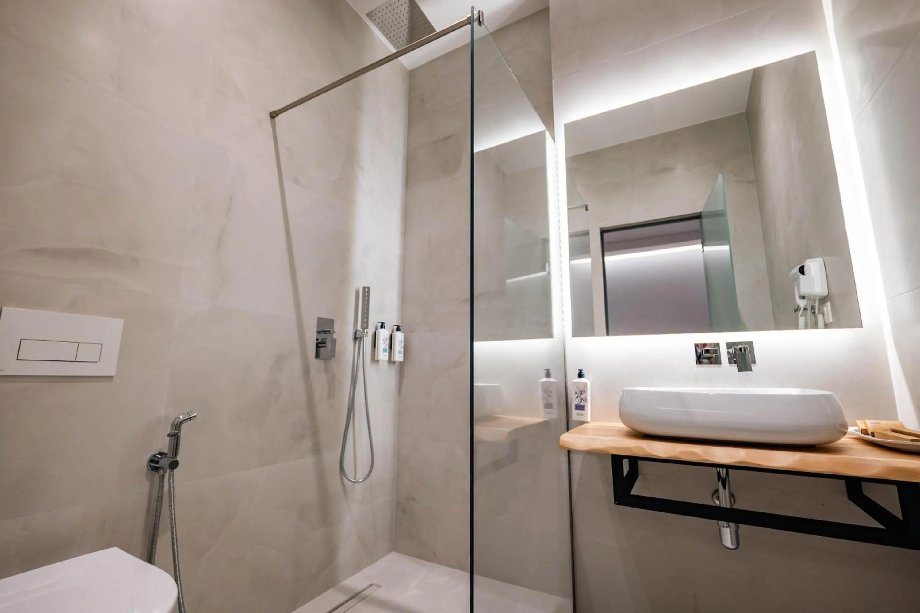 Shower in Mae Select Hotel