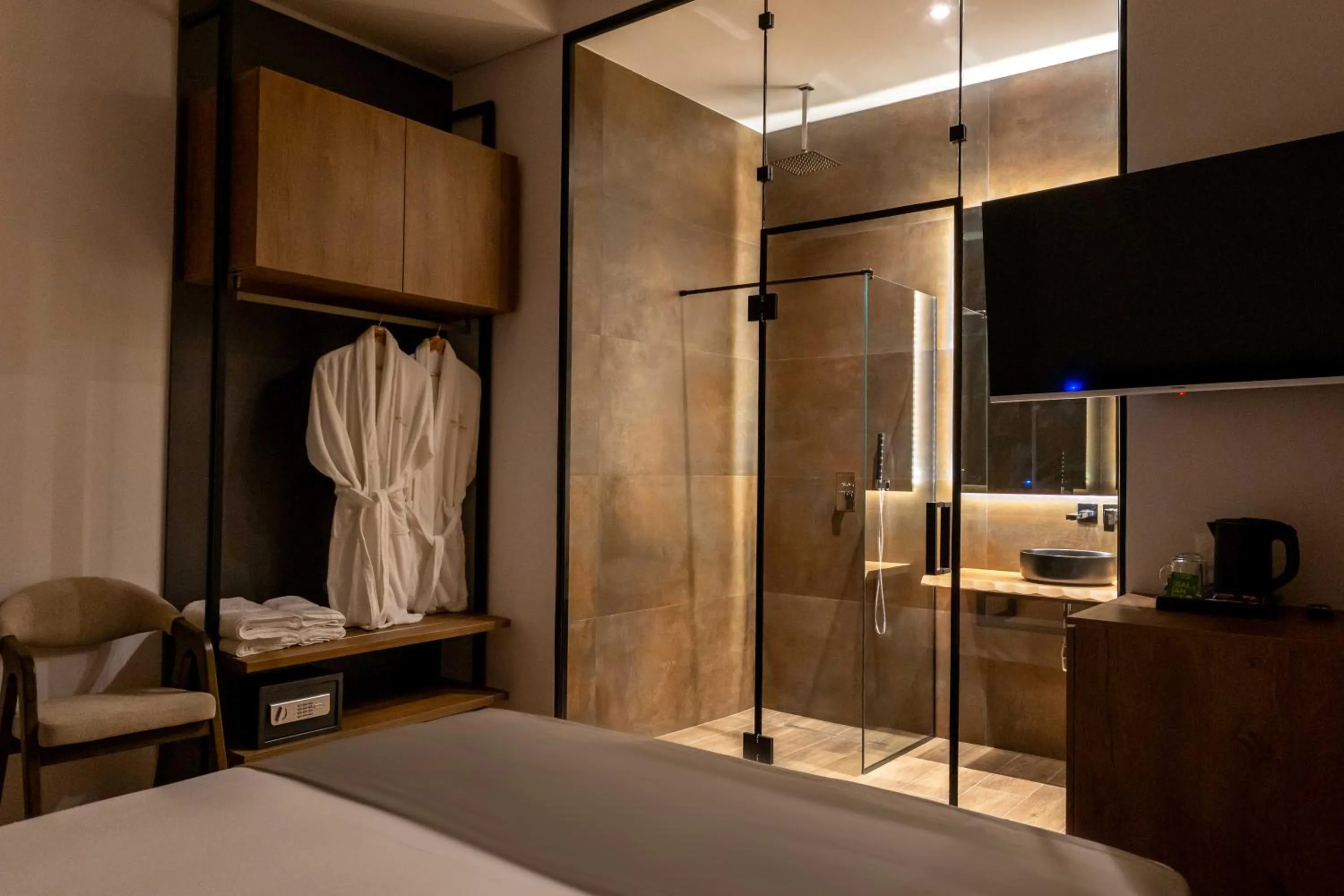 Shower, Bed in Mae Select Hotel