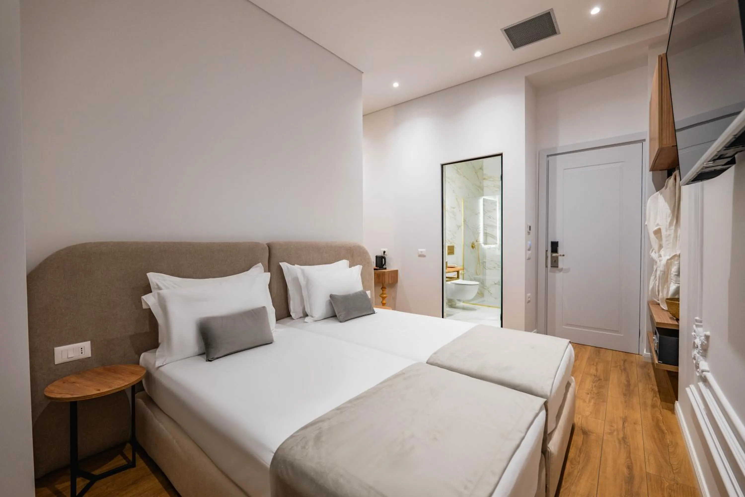 TV and multimedia, Bed in Mae Select Hotel