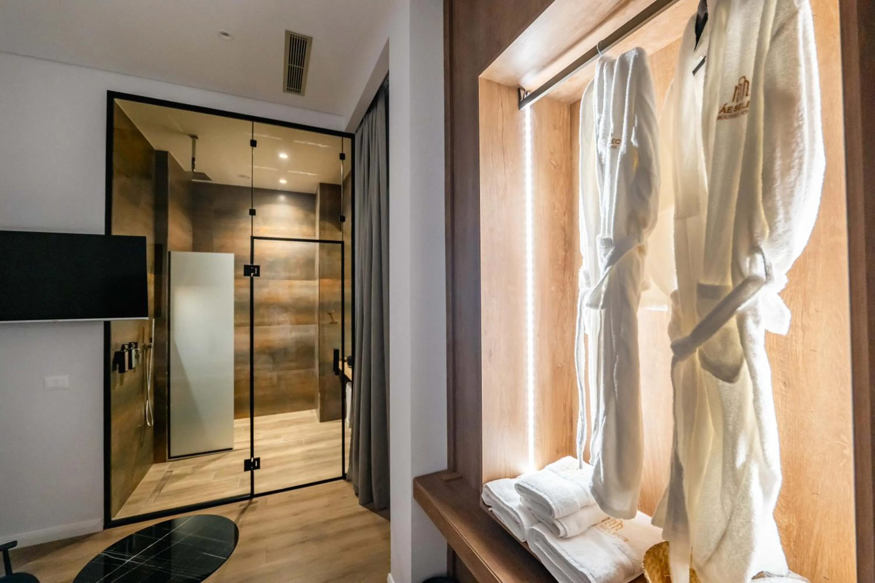 Shower in Mae Select Hotel