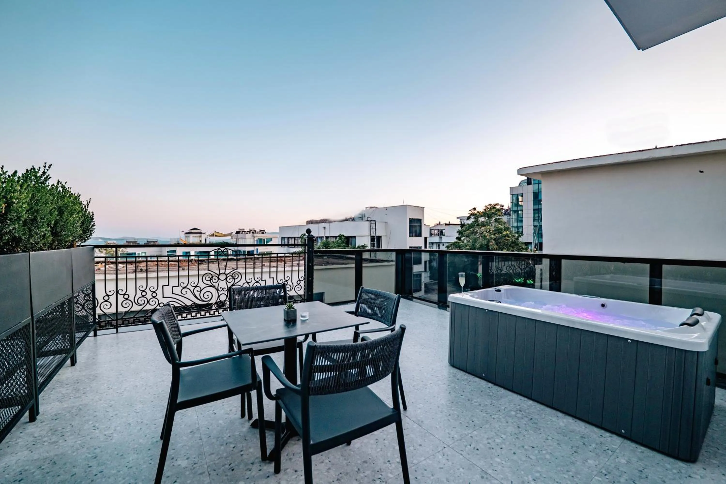 Hot Tub in Mae Select Hotel