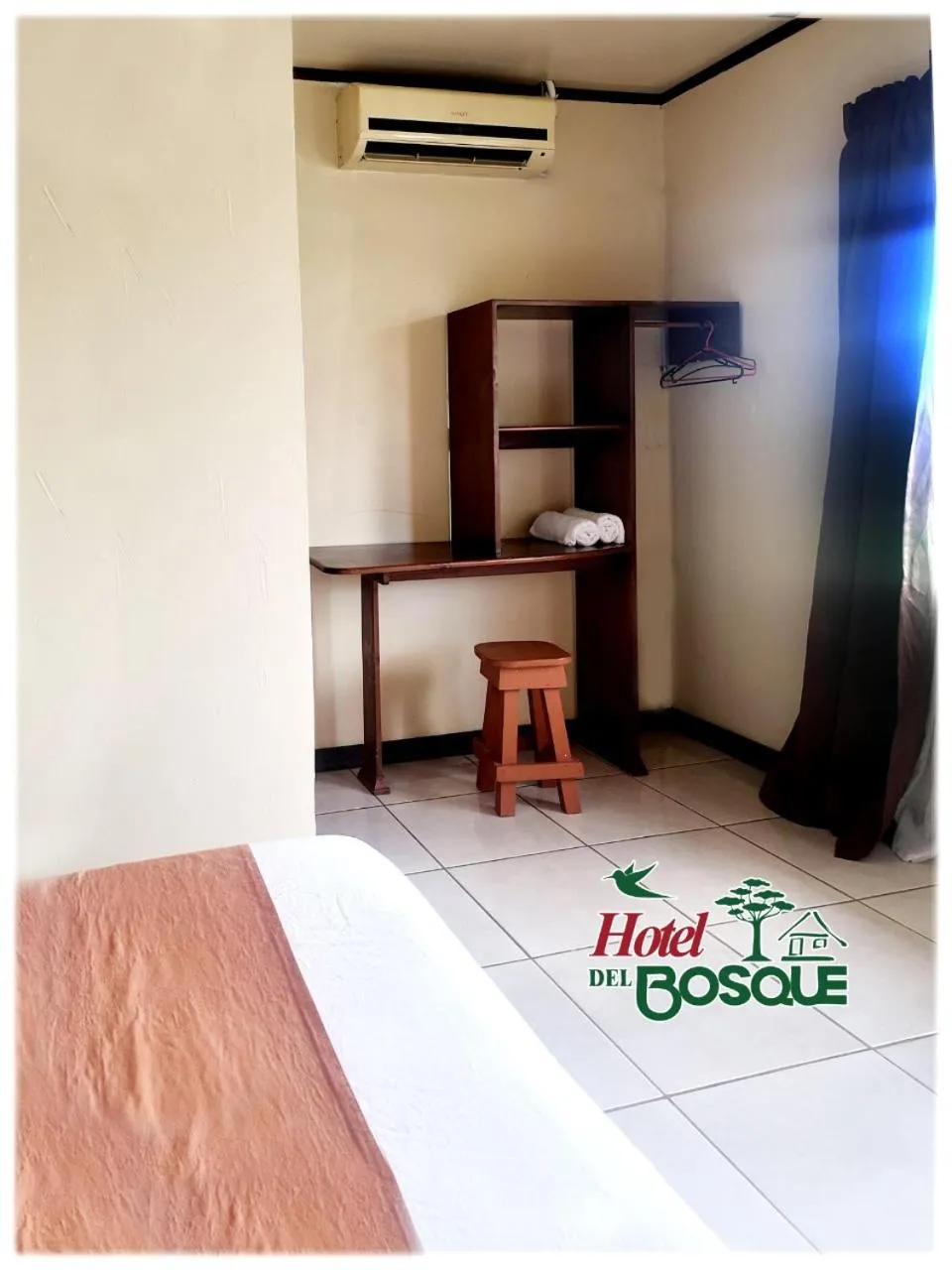 Photo of the whole room in Hotel del Bosque