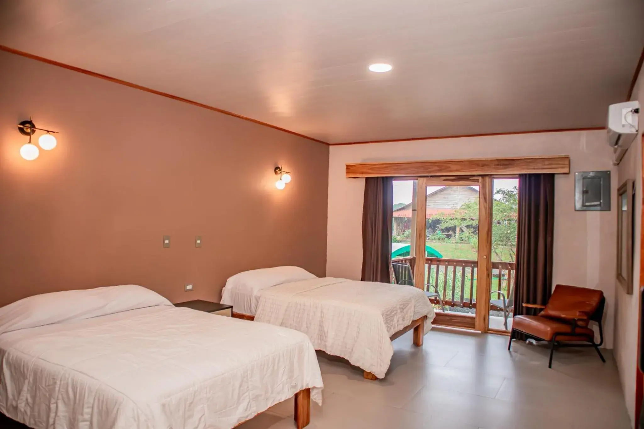 Superior Quadruple Room in Hotel del Bosque Superior Quadruple Room in Hotel del Bosque