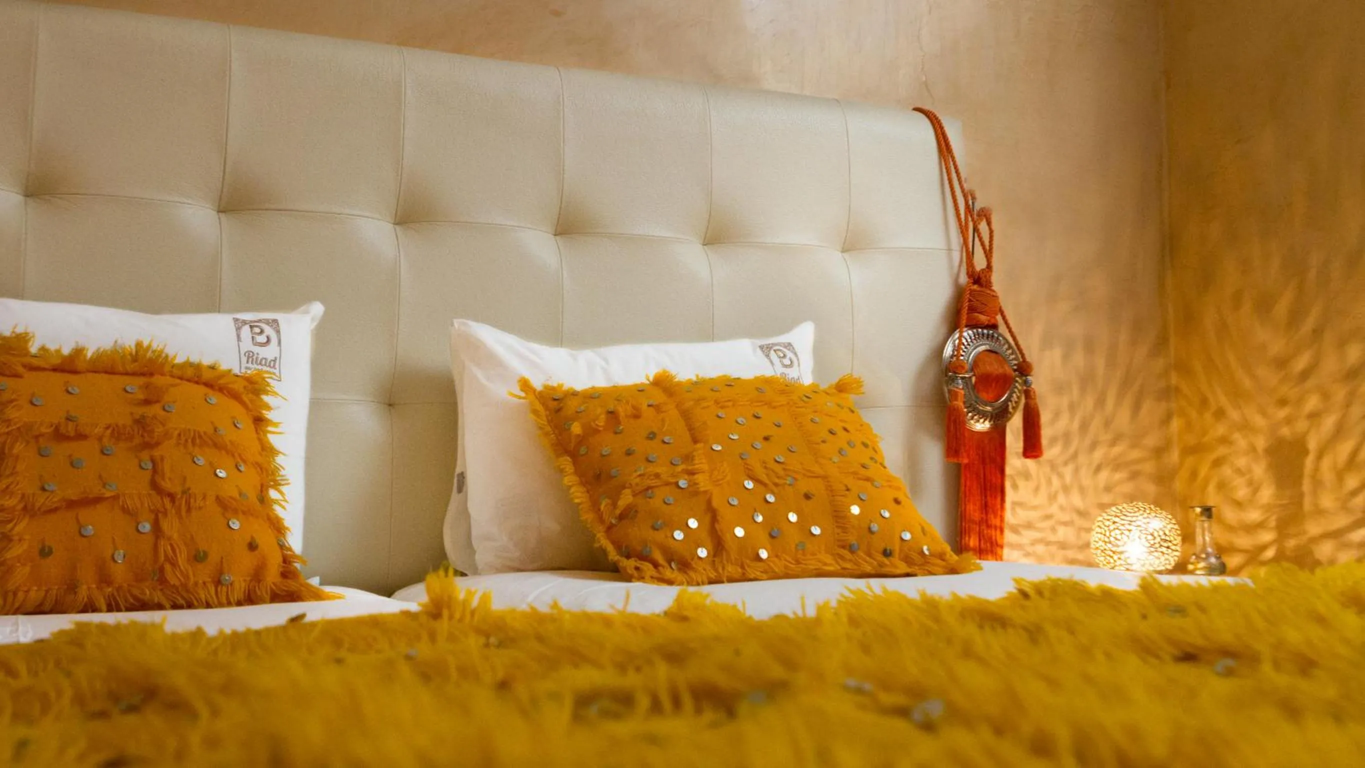 Shower, Bed in Riad Dar Benbrahim