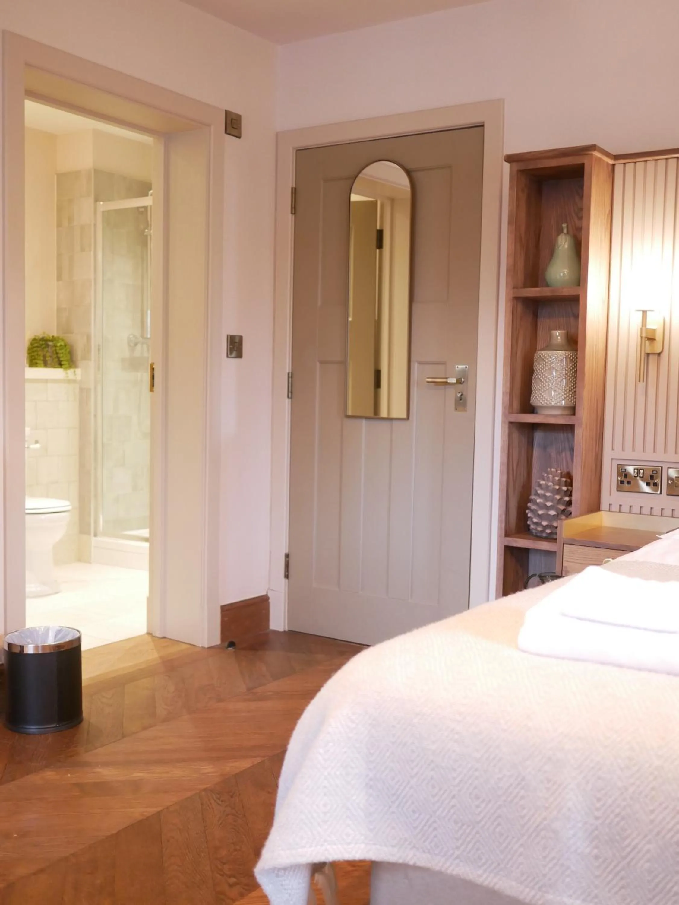 Bedroom, Bed in The Tempest Arms