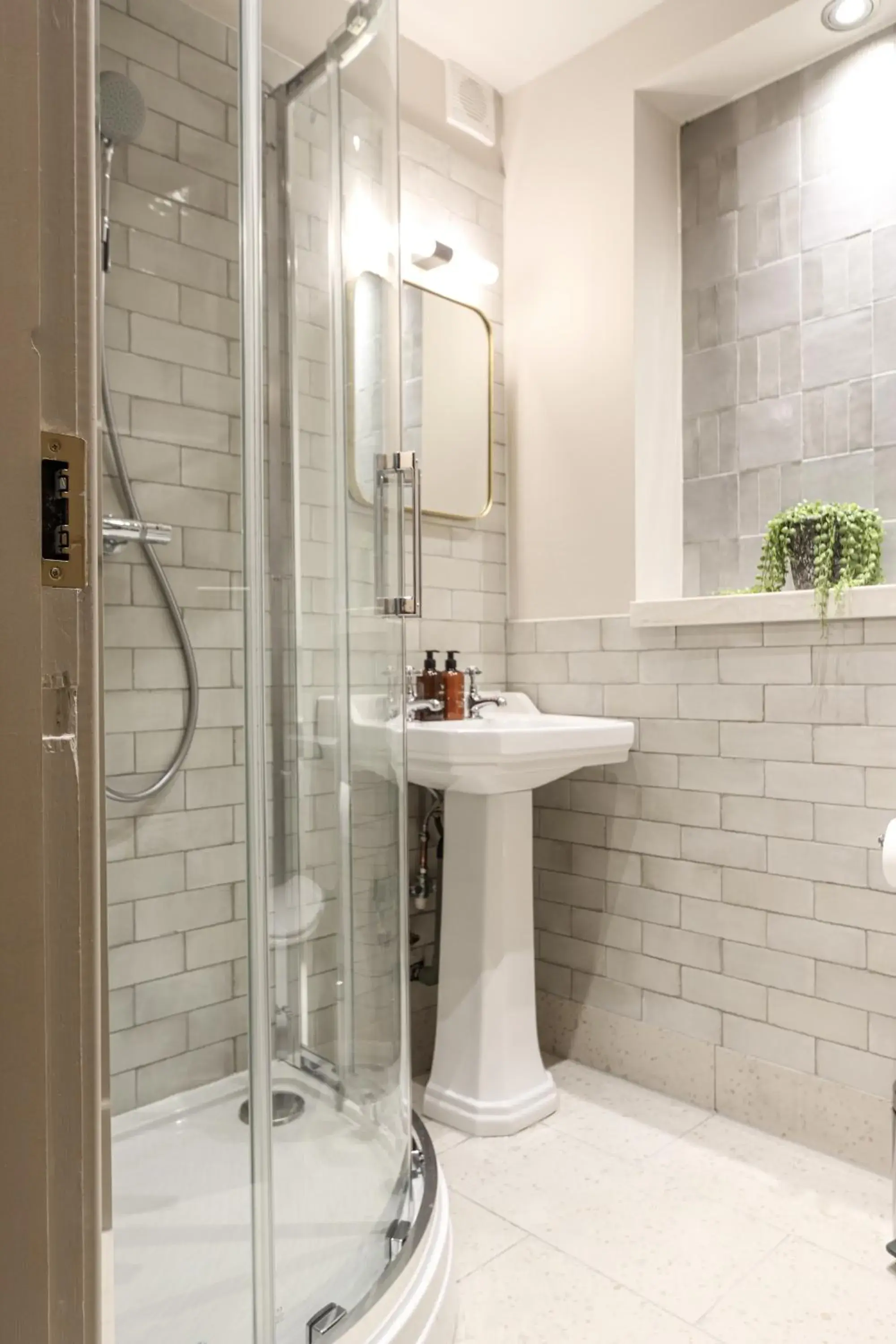 Superior King Room in The Tempest Arms Superior King Room in The Tempest Arms