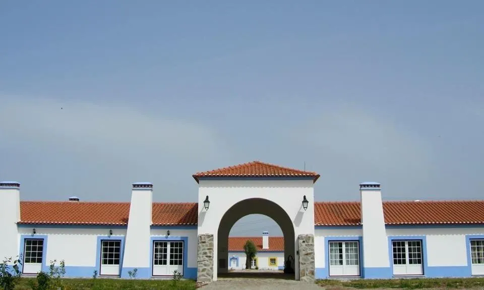 Property building in Casas de Miróbriga