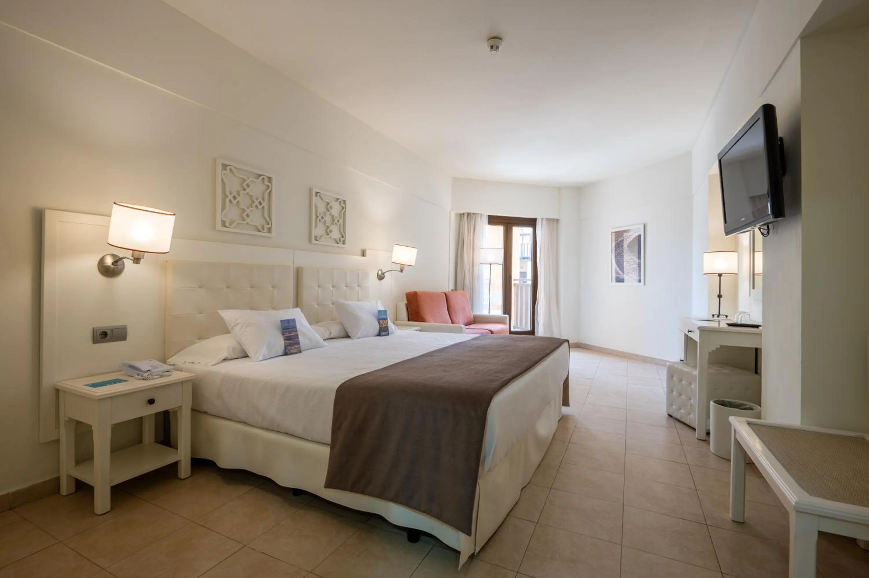 Bedroom, Bed in Vila Gale Isla Canela