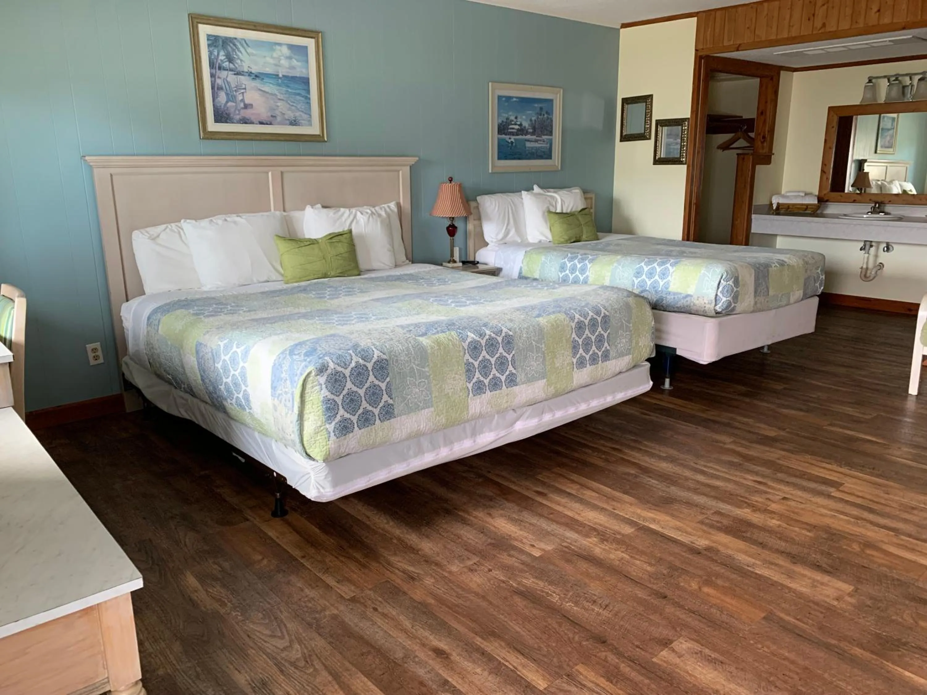 Bed in Cape Pines Motel