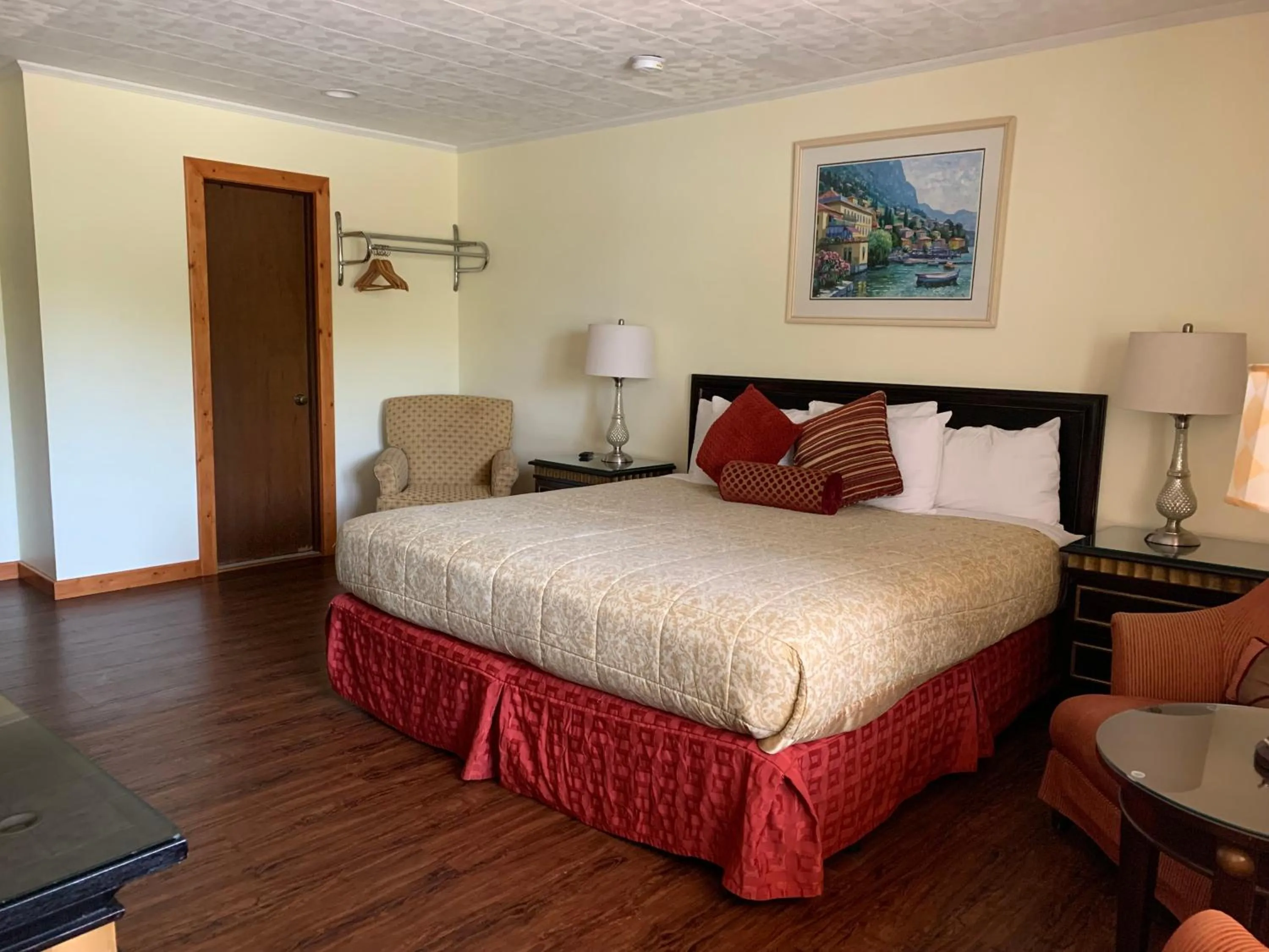 Bed in Cape Pines Motel