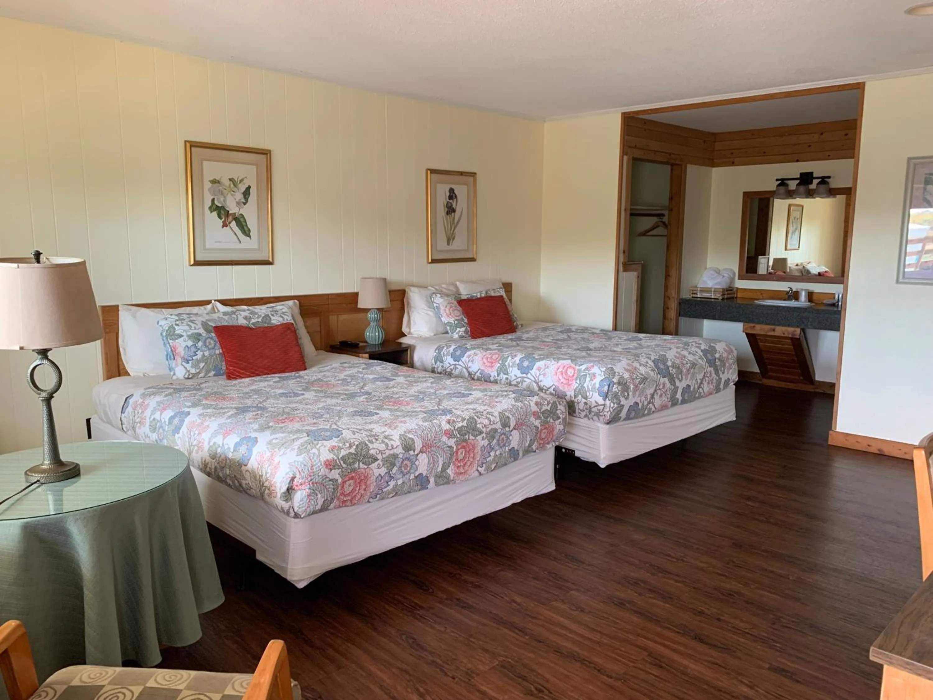 Bed in Cape Pines Motel