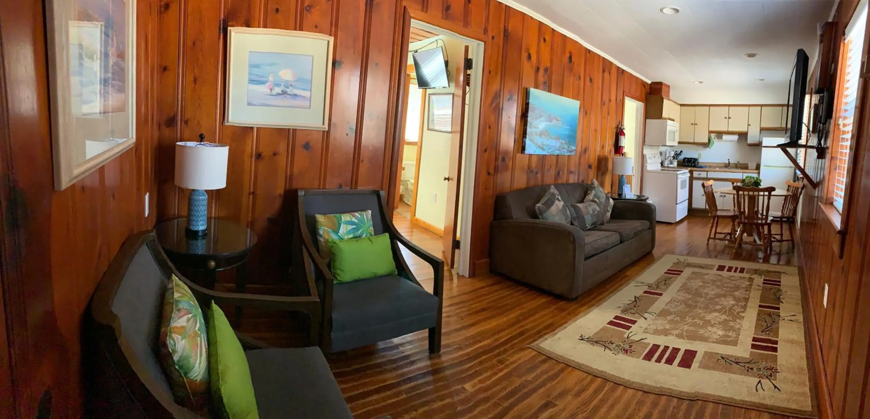 Kitchen or kitchenette in Cape Pines Motel