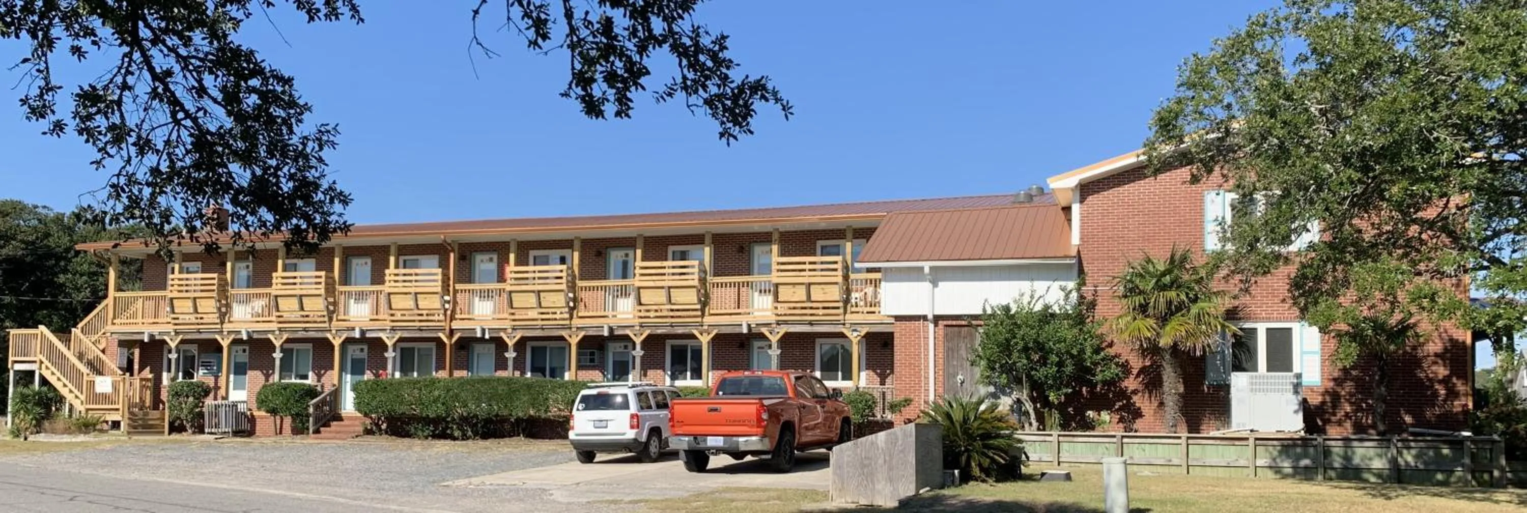 Property building in Cape Pines Motel