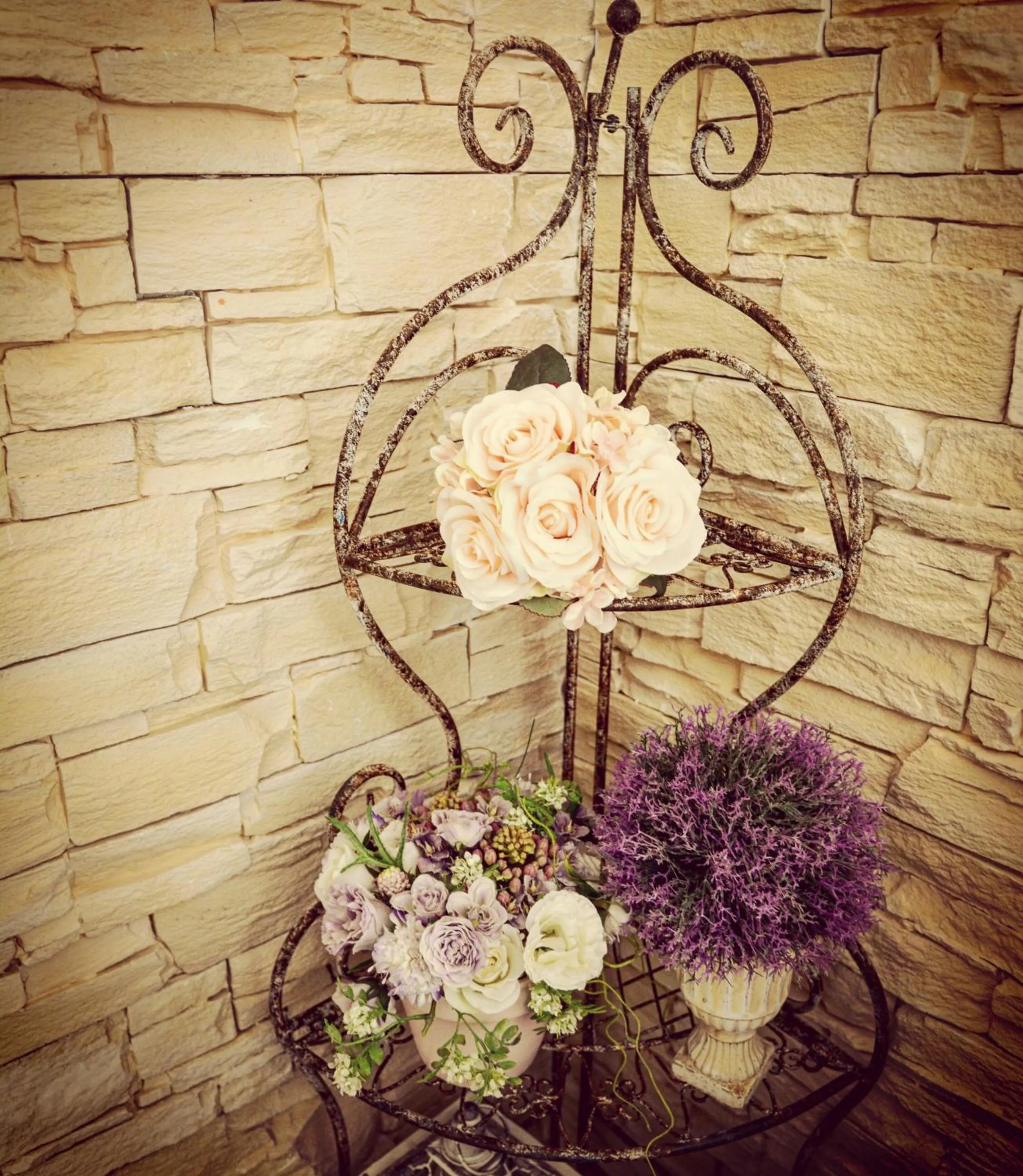 Communal lounge/ TV room in RomAntic Dreams