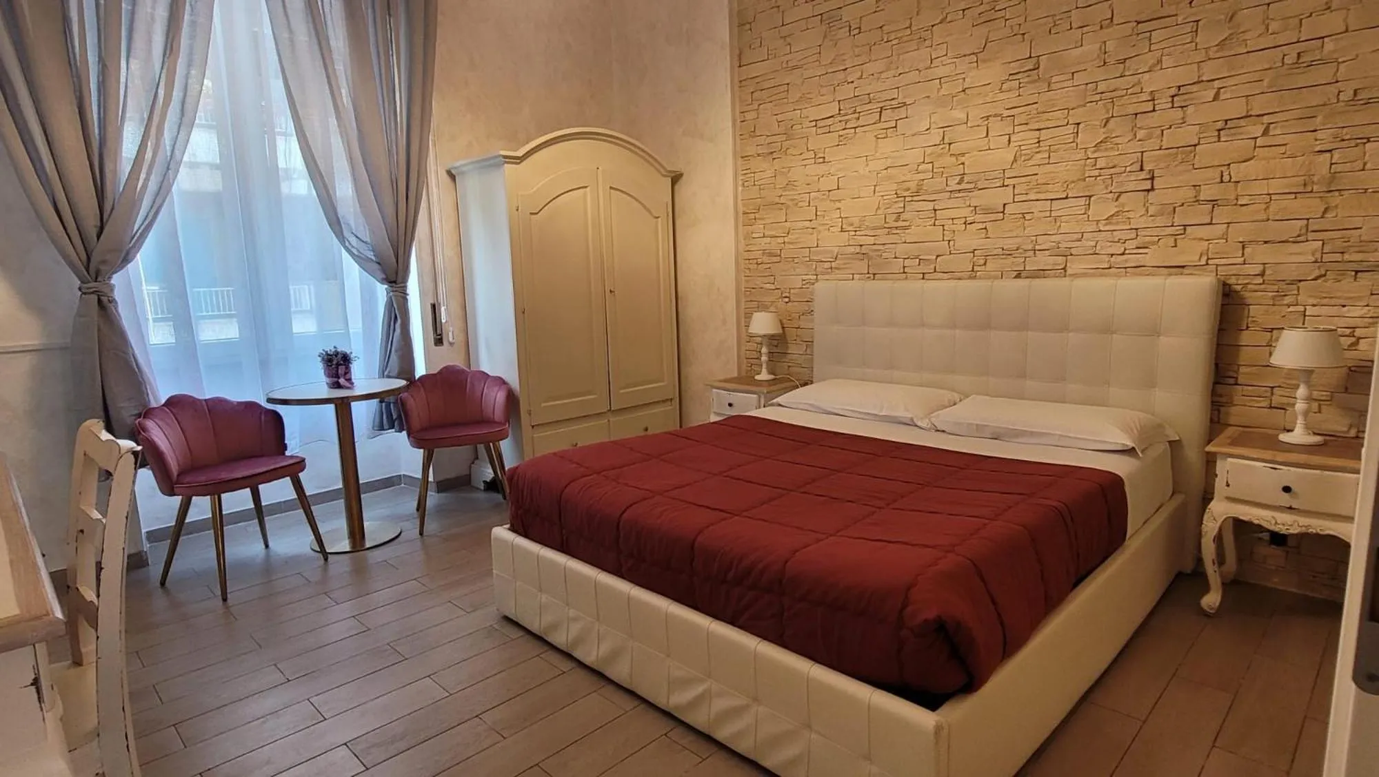 Photo of the whole room, Bed in RomAntic Dreams