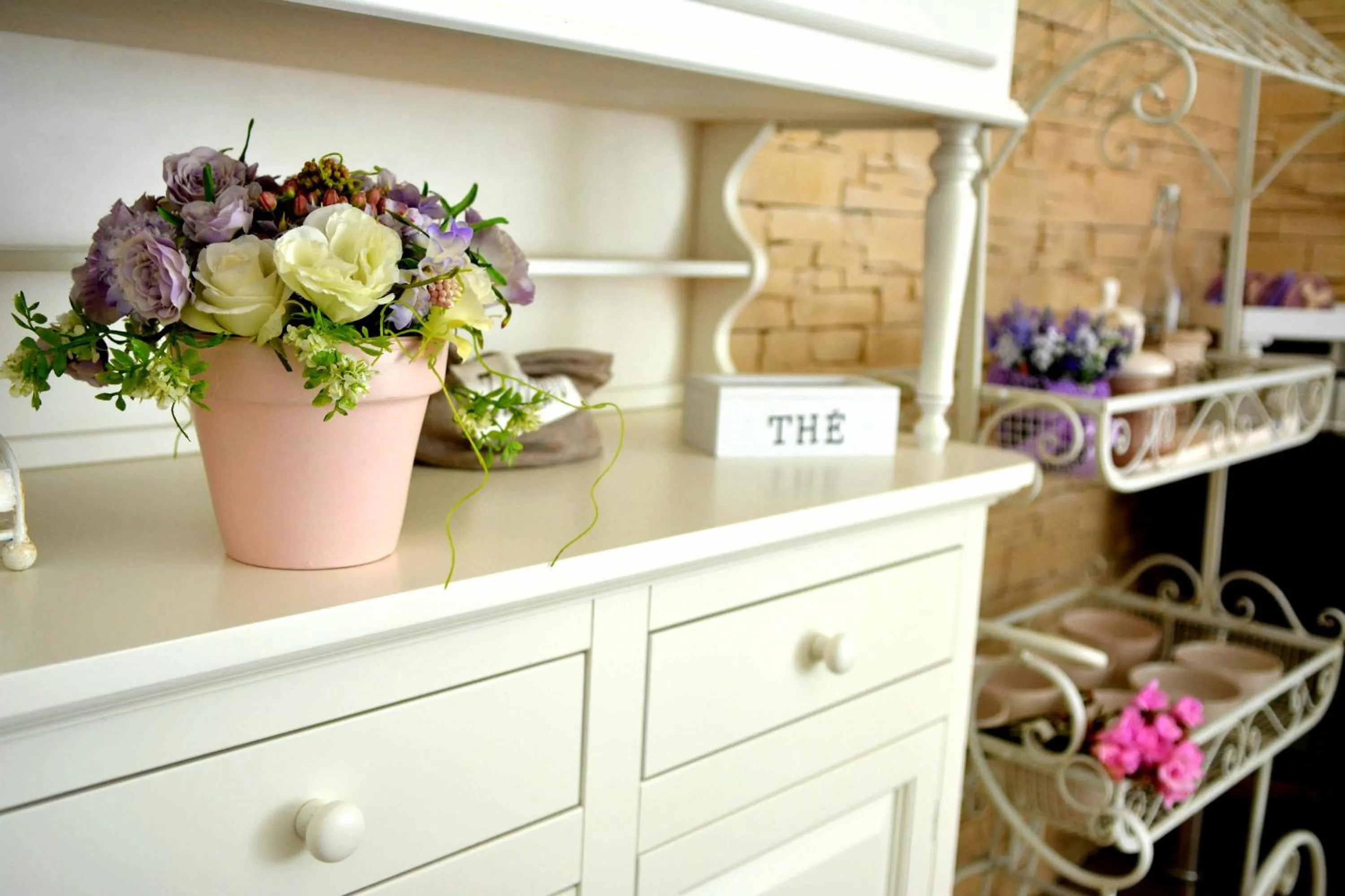 Communal lounge/ TV room in RomAntic Dreams