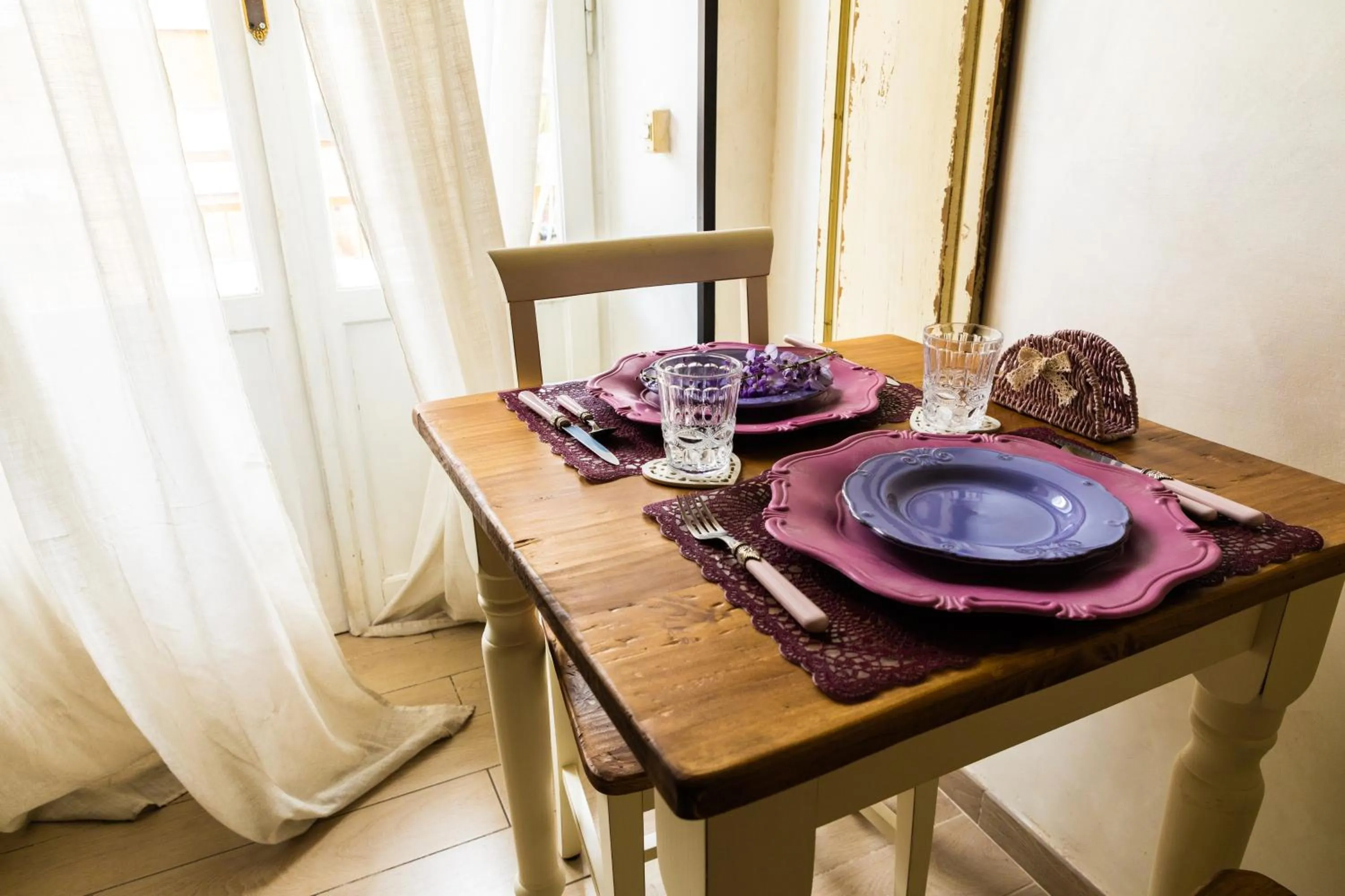 Communal lounge/ TV room in RomAntic Dreams