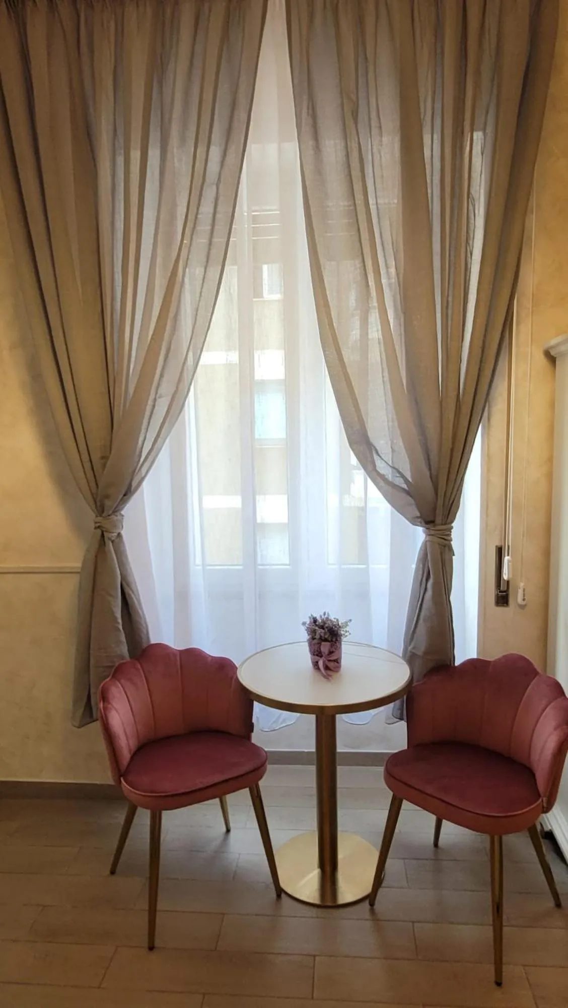 Decorative detail in RomAntic Dreams