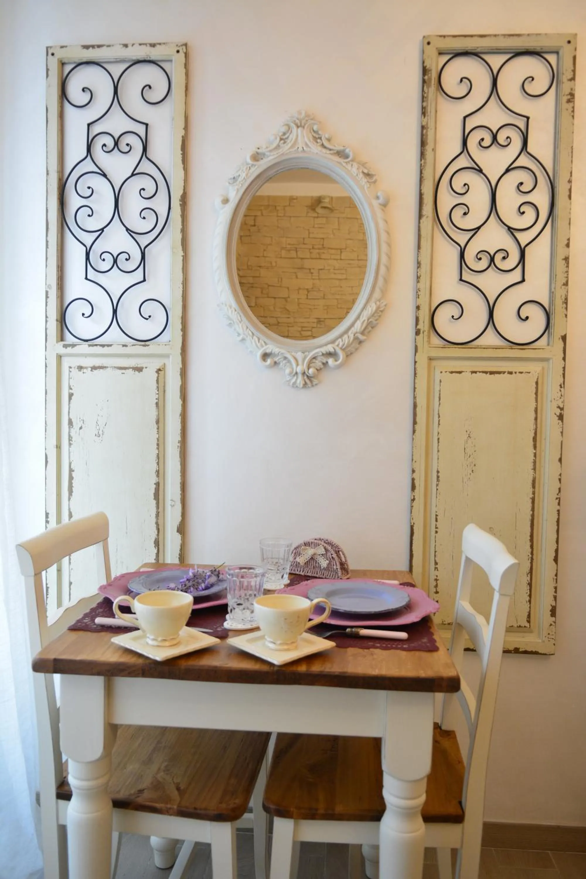 Communal lounge/ TV room in RomAntic Dreams