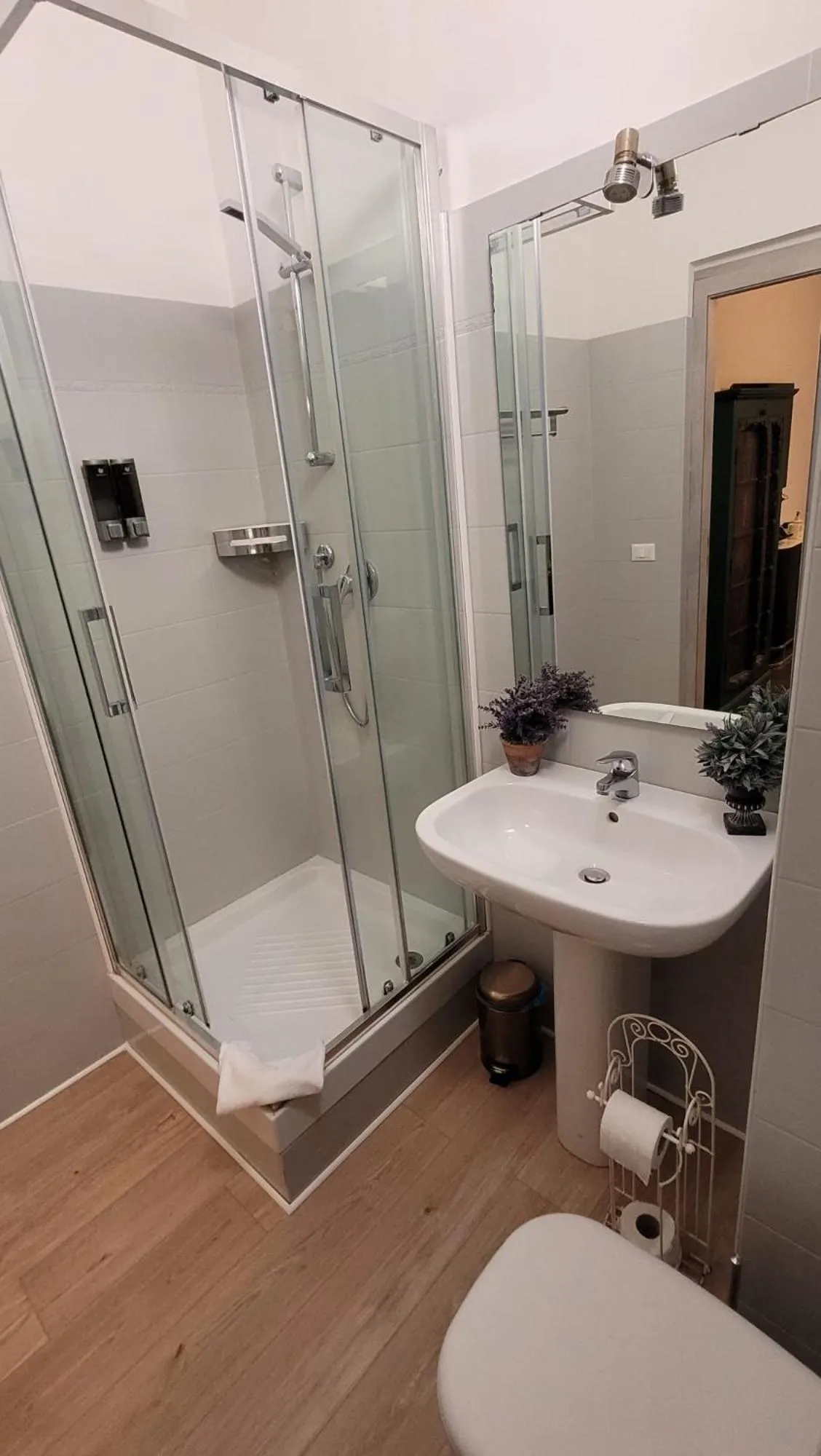 Shower in RomAntic Dreams