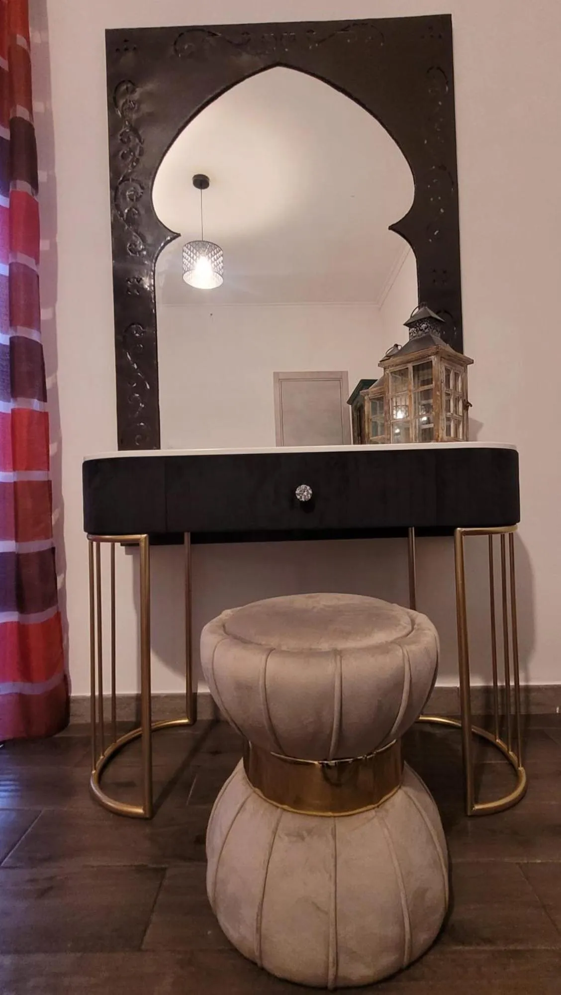 Decorative detail in RomAntic Dreams