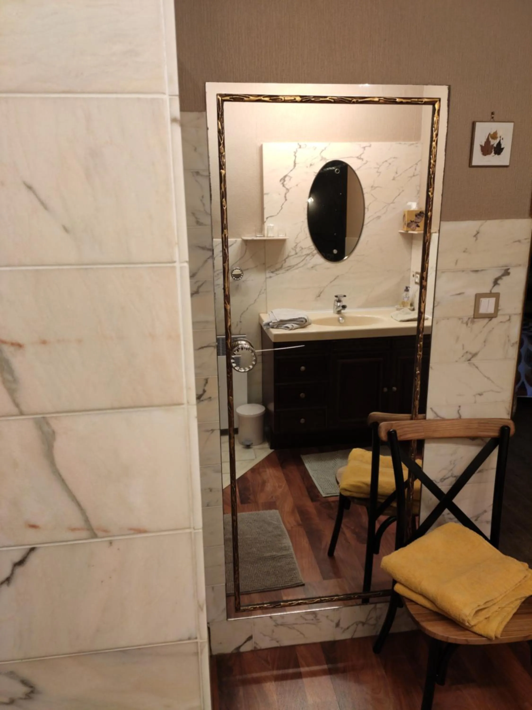 Bathroom in La Commanderie