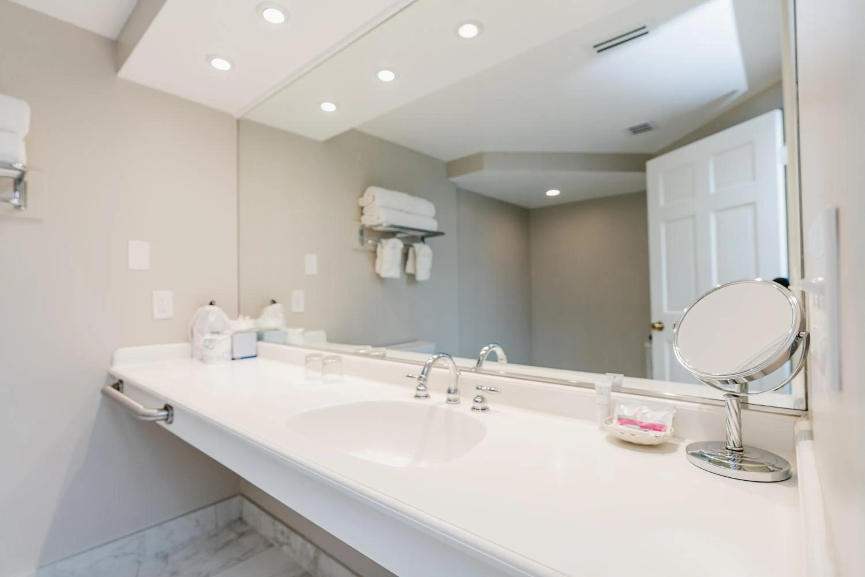 Bathroom in The Geneva Inn