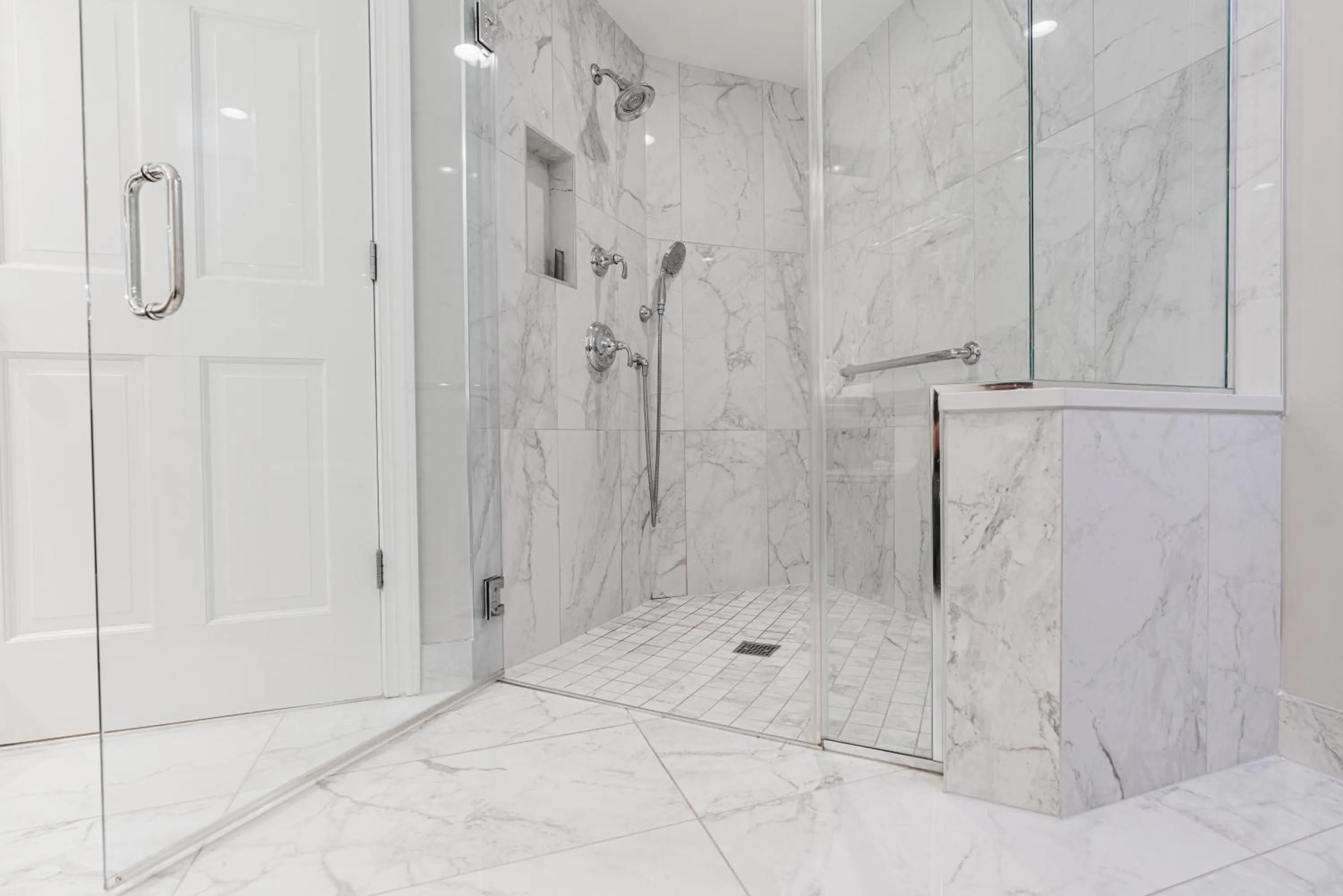 Shower in The Geneva Inn