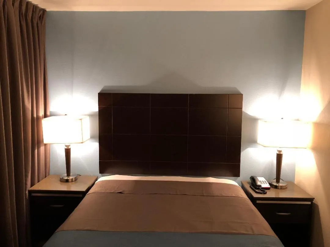 Bed in Inn Of Long Beach