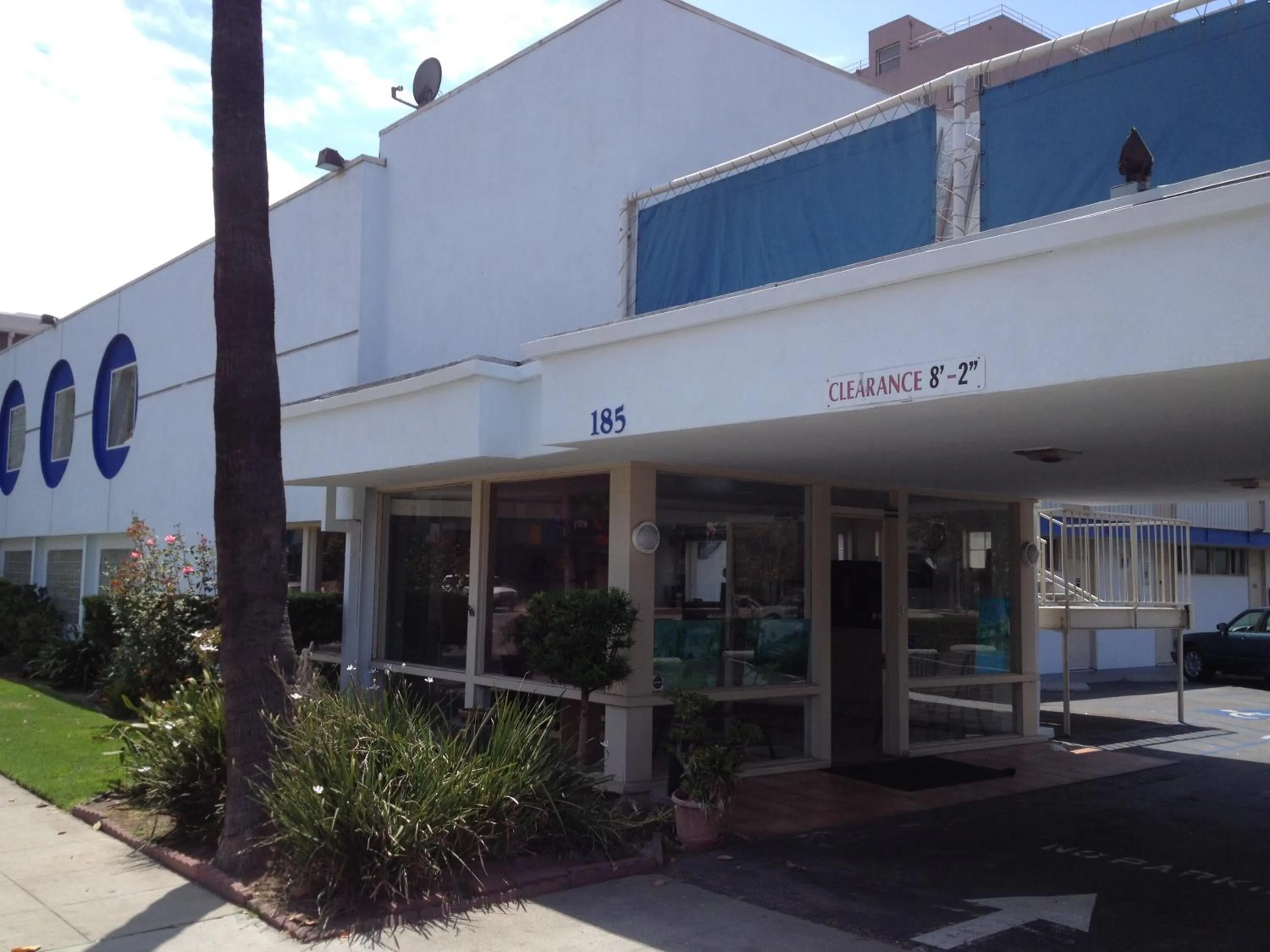 Property building in Inn Of Long Beach