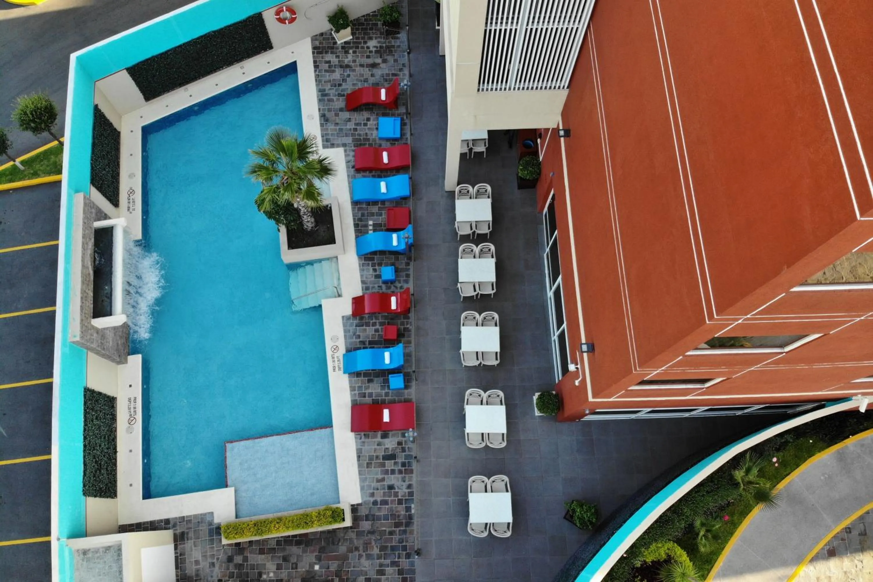Swimming pool in Four Points by Sheraton Queretaro Norte