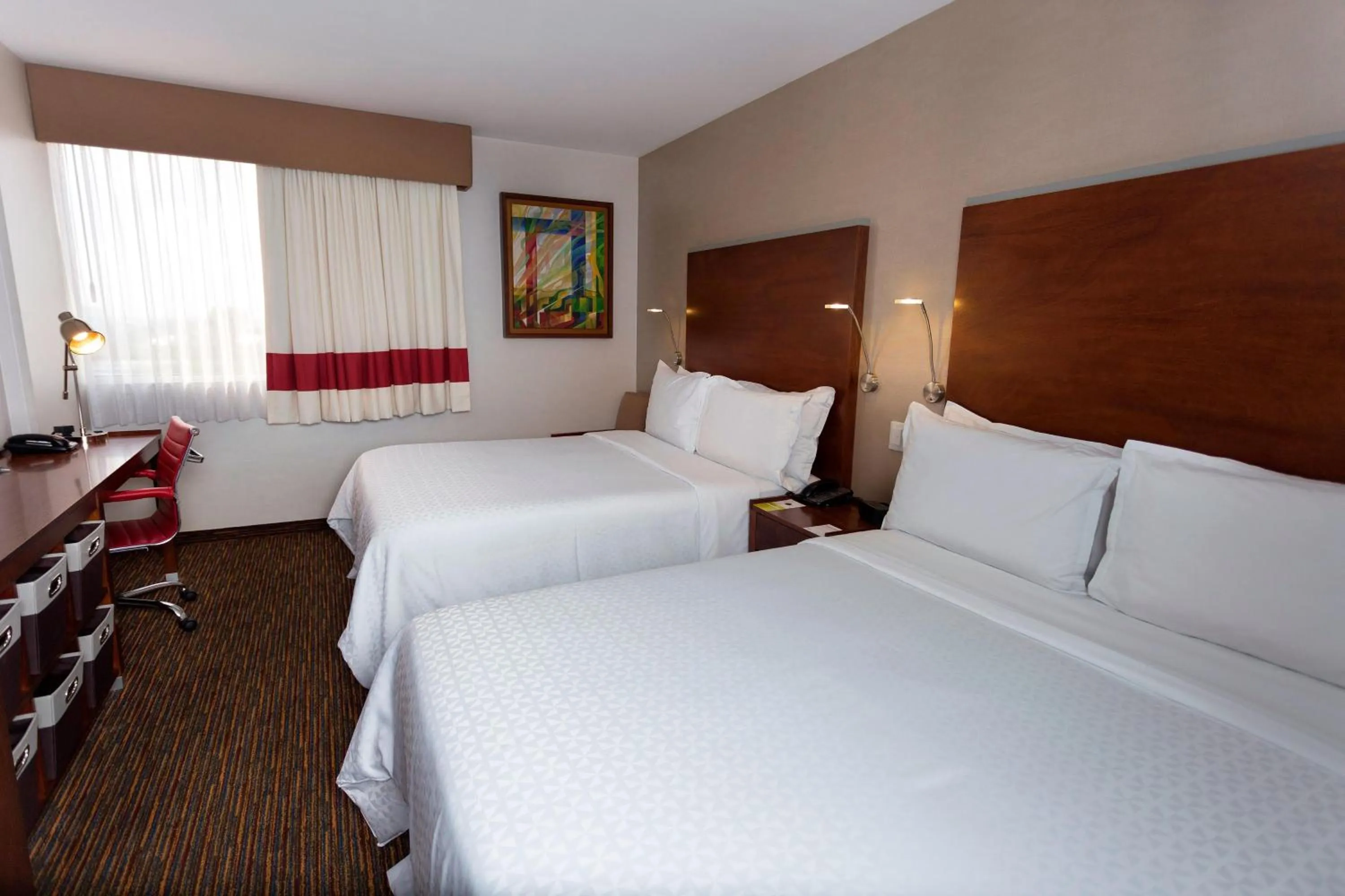 Photo of the whole room, Bed in Four Points by Sheraton Queretaro Norte