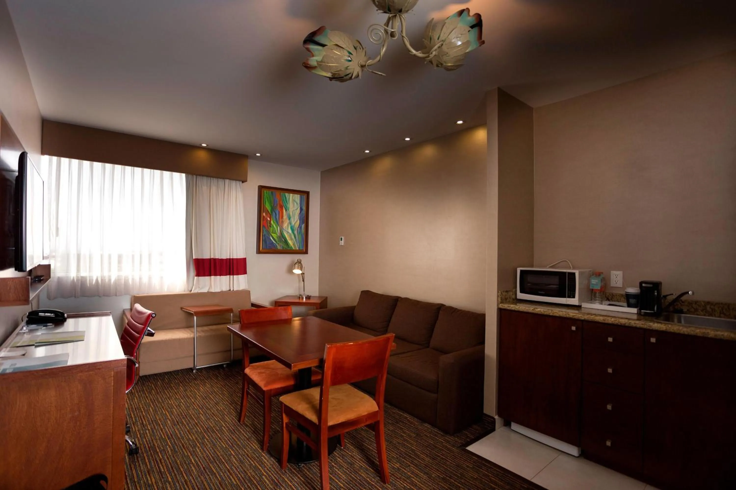 Living room in Four Points by Sheraton Queretaro Norte