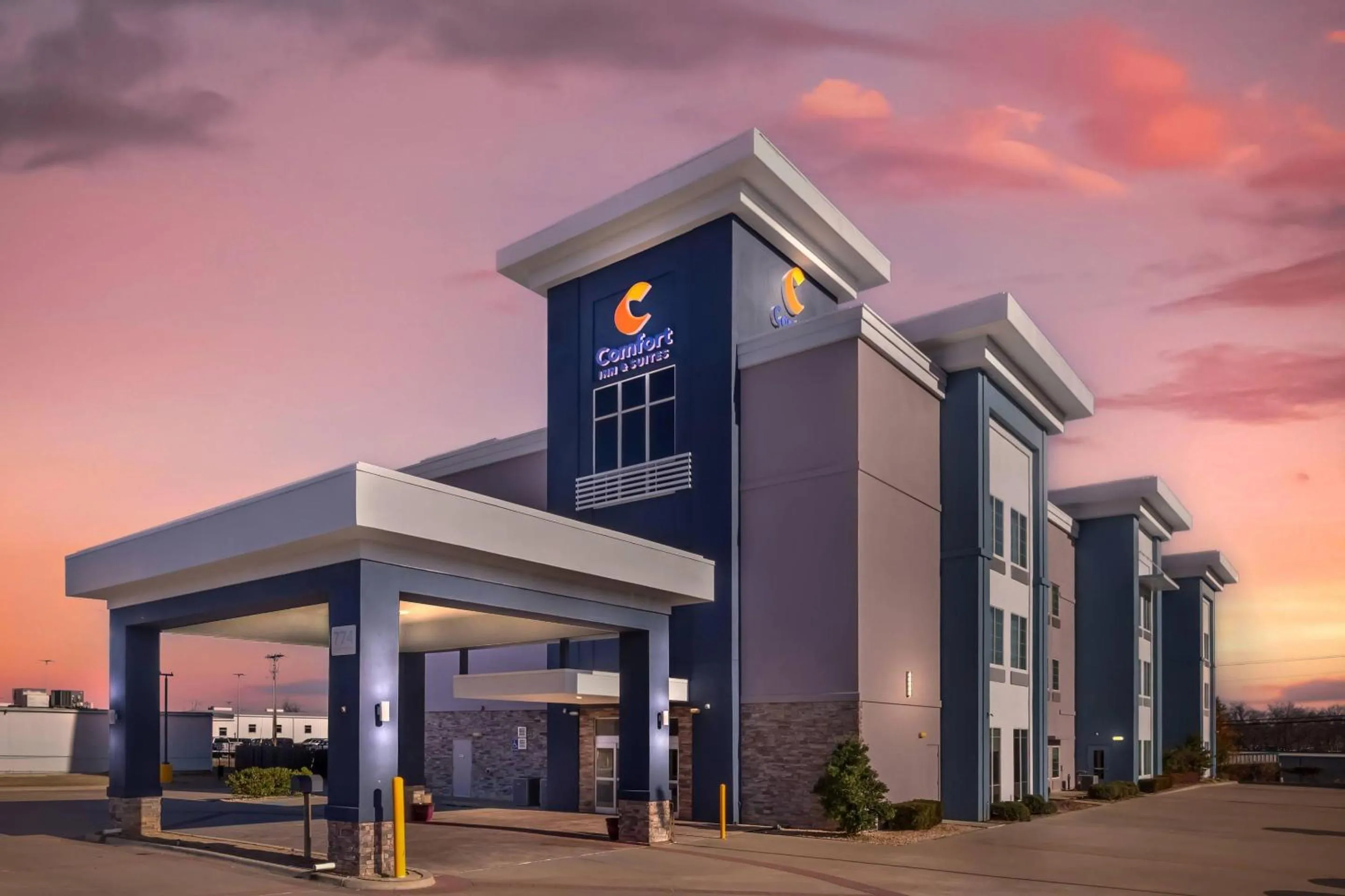Property building in Comfort Inn & Suites
