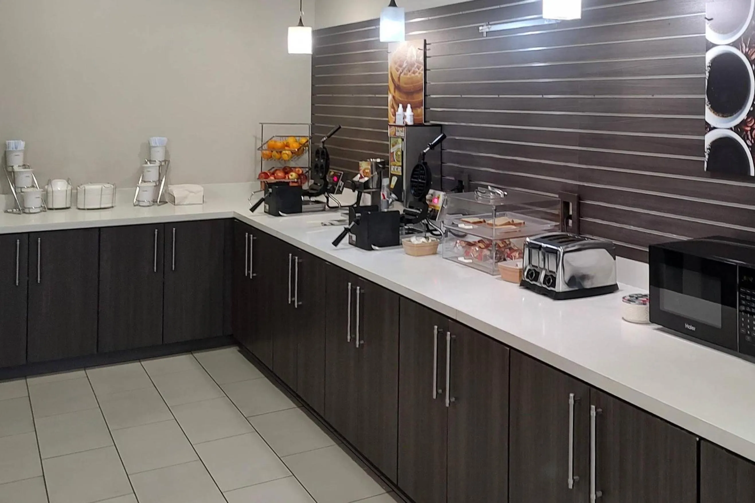 Breakfast in Comfort Inn & Suites