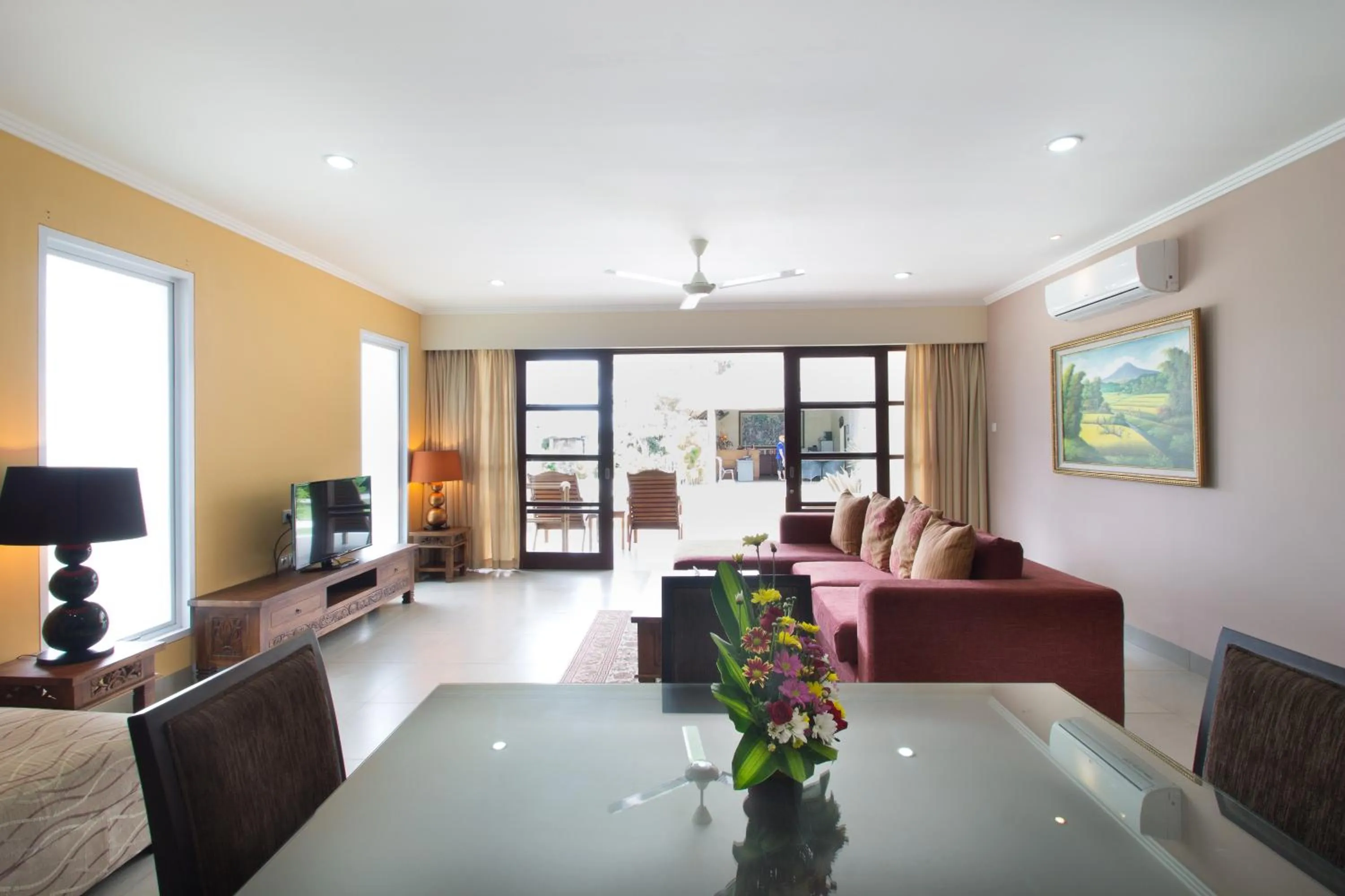 Living room in Peninsula Bay Resort