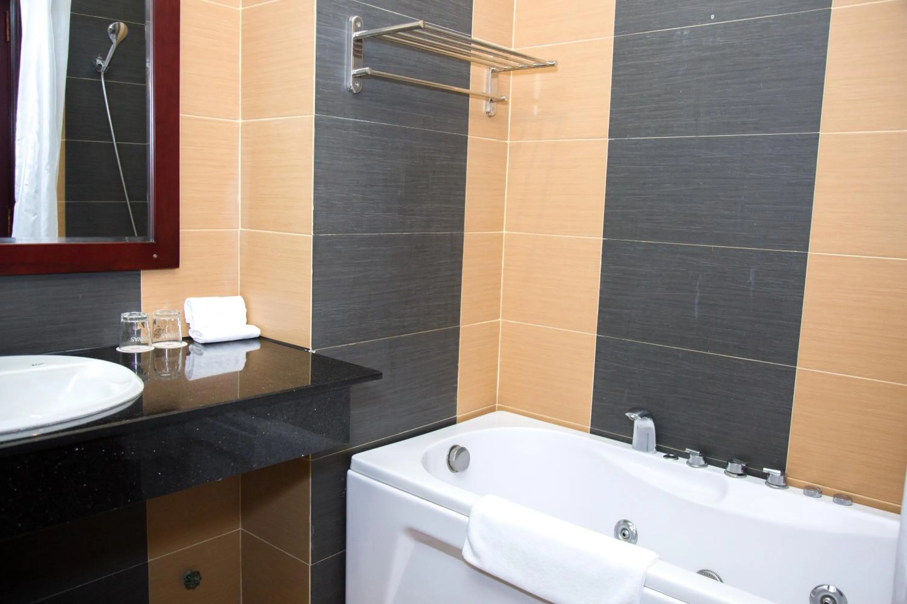 Hai Ba Trung Hotel & Spa