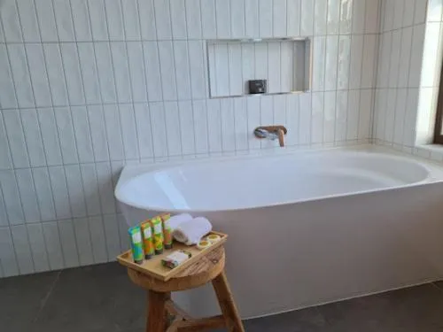 Bathroom in Tuileries at De Bortoli Rutherglen