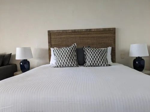 Bedroom, Bed in Tuileries at De Bortoli Rutherglen