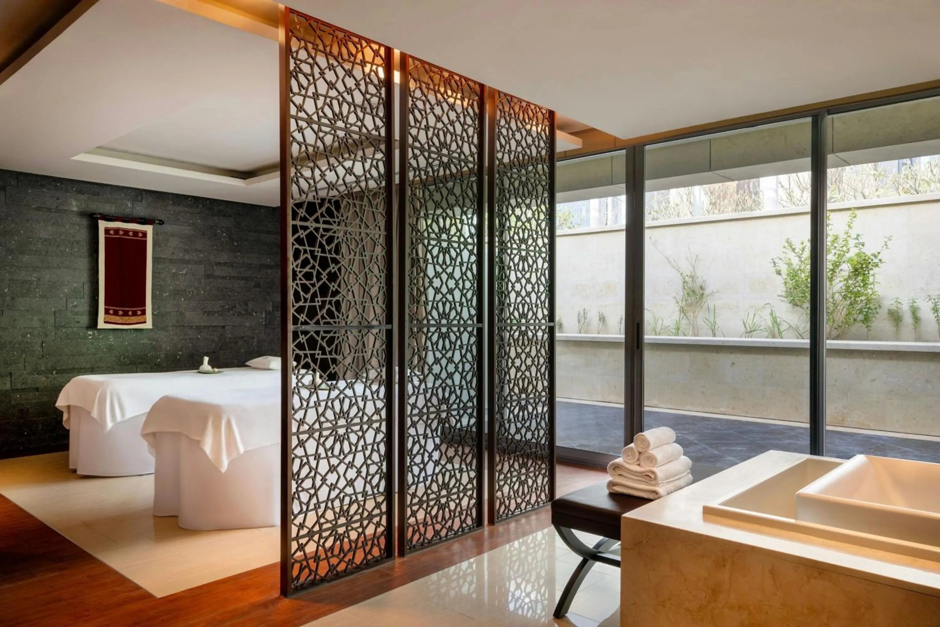 Spa and wellness centre/facilities, Bed in JW Marriott Marquis City Center Doha